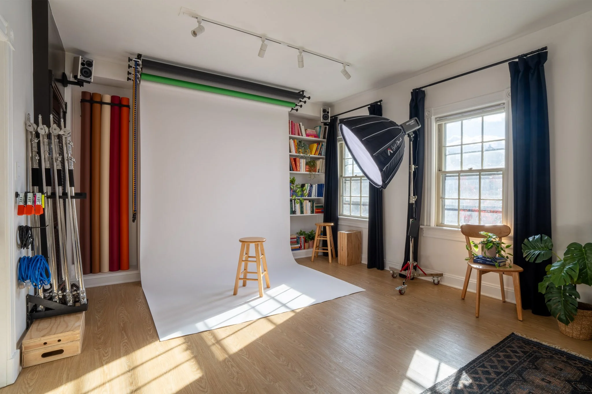 Studio with seamless backdrops and equipment Photo 1.jpg