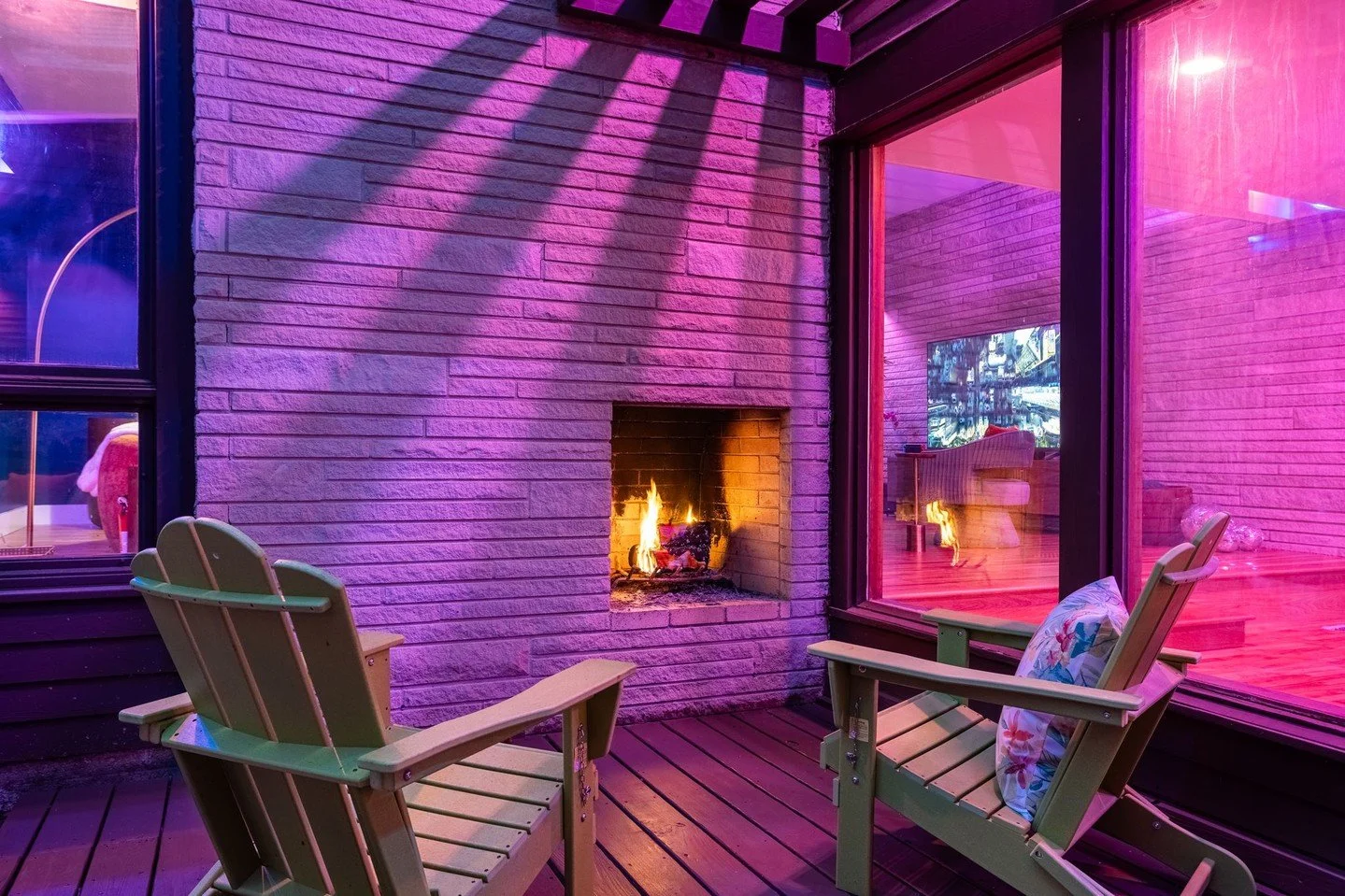 This is your sign to make it a Nancy night. 🔥
Outdoor fireplace? ✔️
Hot tub under the stars? ✔️
Room for the whole crew? ✔️
Book your stay at the link in bio&mdash;cheers to your next Bloomington getaway!