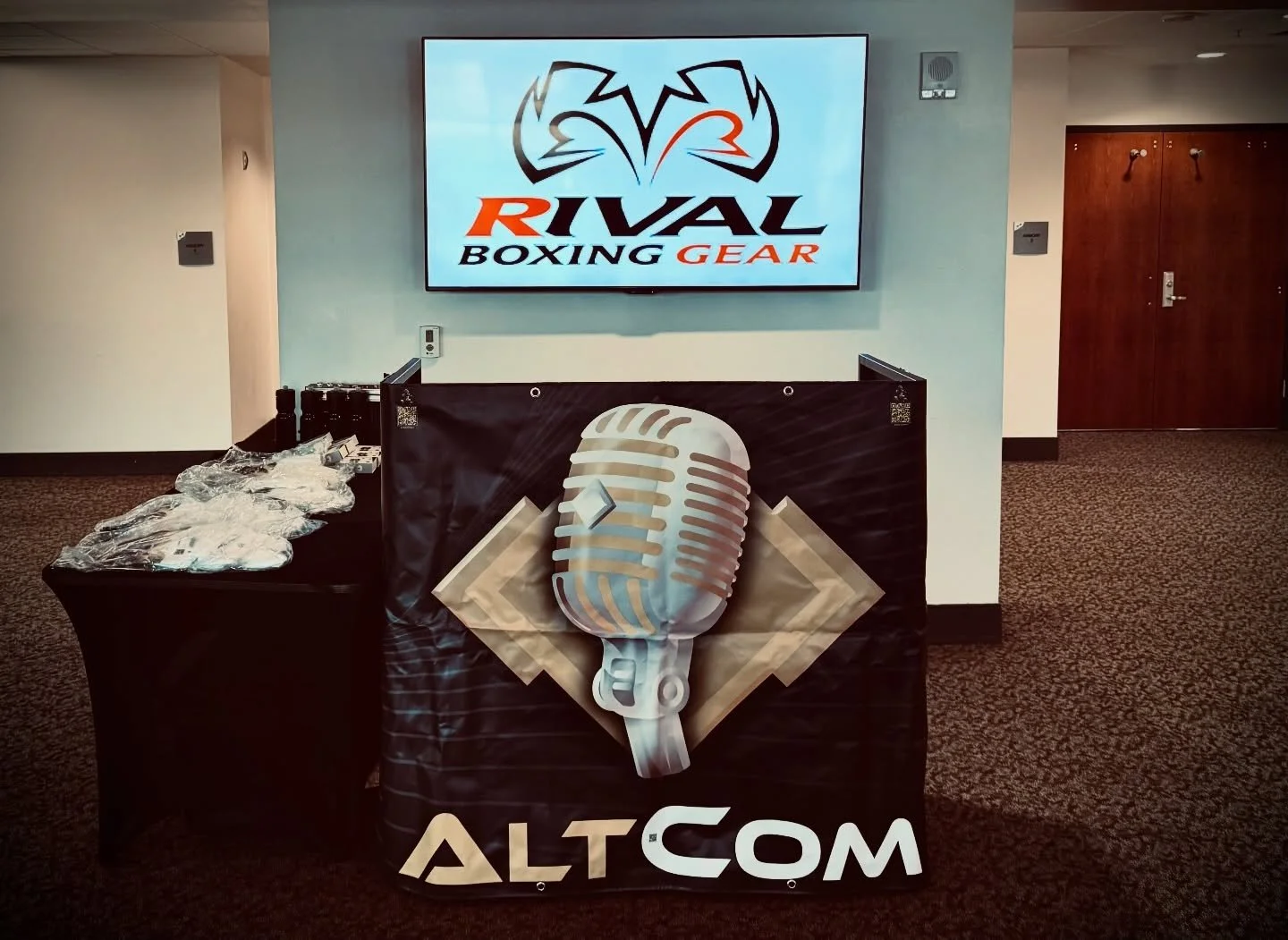 BATTLE IN THE BAY

WE ARE HERE!!

AltCom.Network | JoinTheMuteny.com

#Boxing #FightNight #Tampa #BattleInTheBay