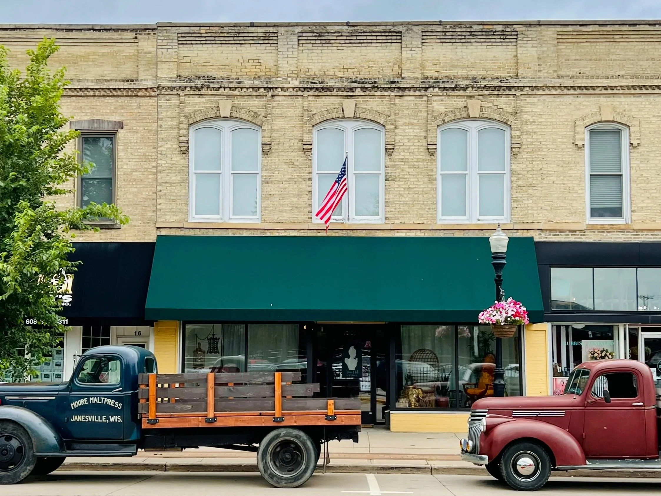 14W Fulton St~ Atria Hall