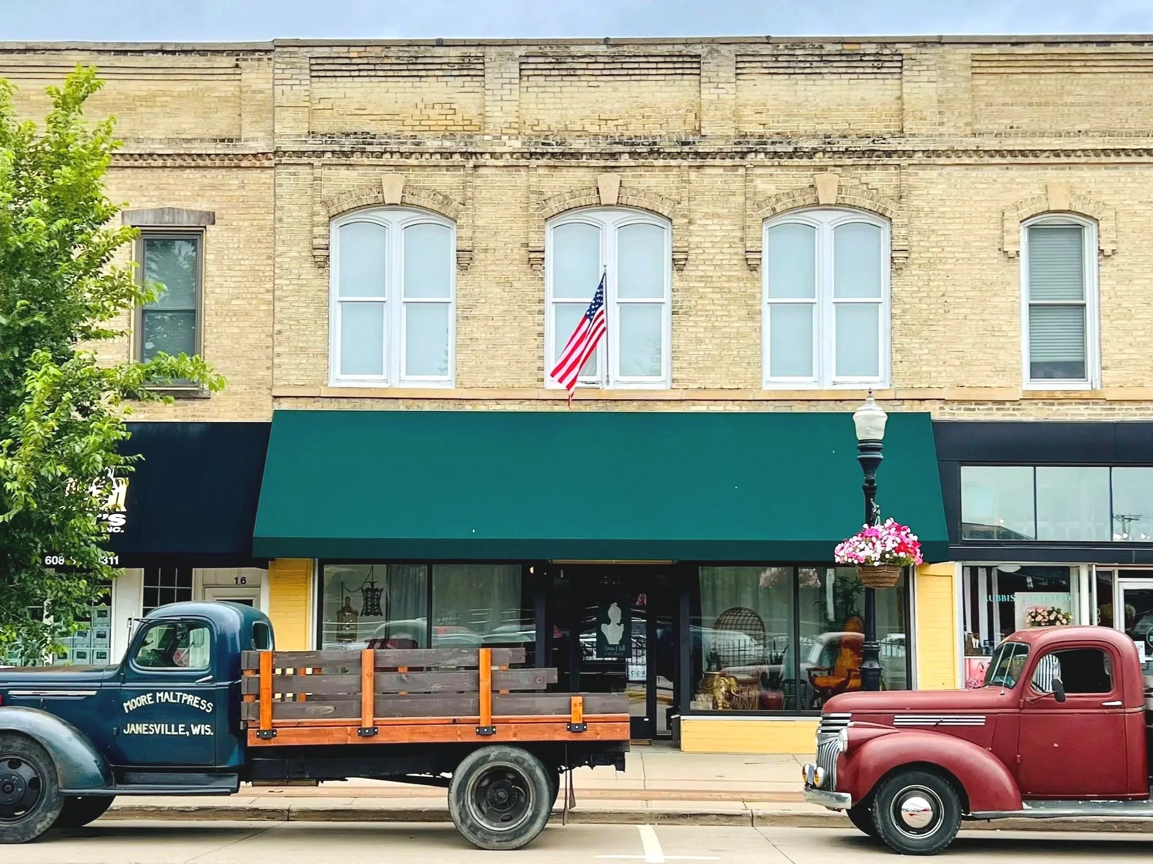 14W Fulton St~ Atria Hall