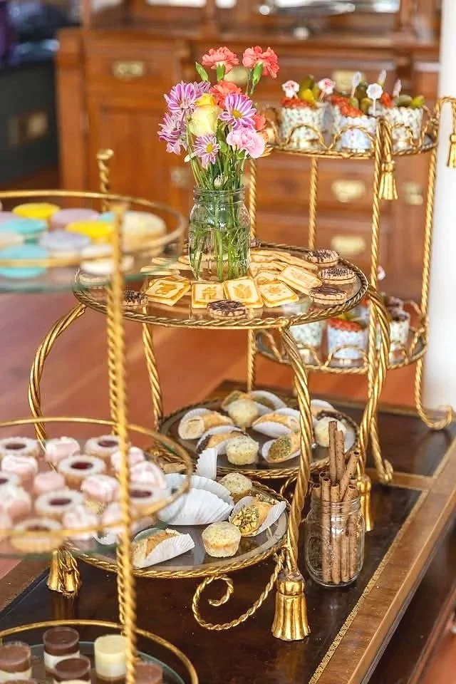 Extra Charges, Gilded Dessert Stands