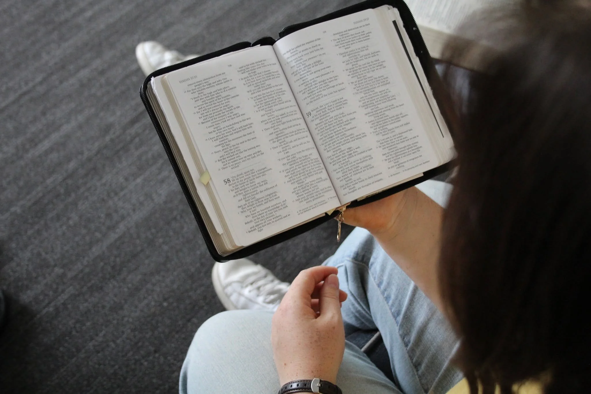 College students, are you looking for a way to deepen your faith this Lent? Join a Catholic Bible Study! 

Bible studies provide a space to grow in knowledge of scripture, relationship with Christ, and friendship with others.

Complete our Bible stud