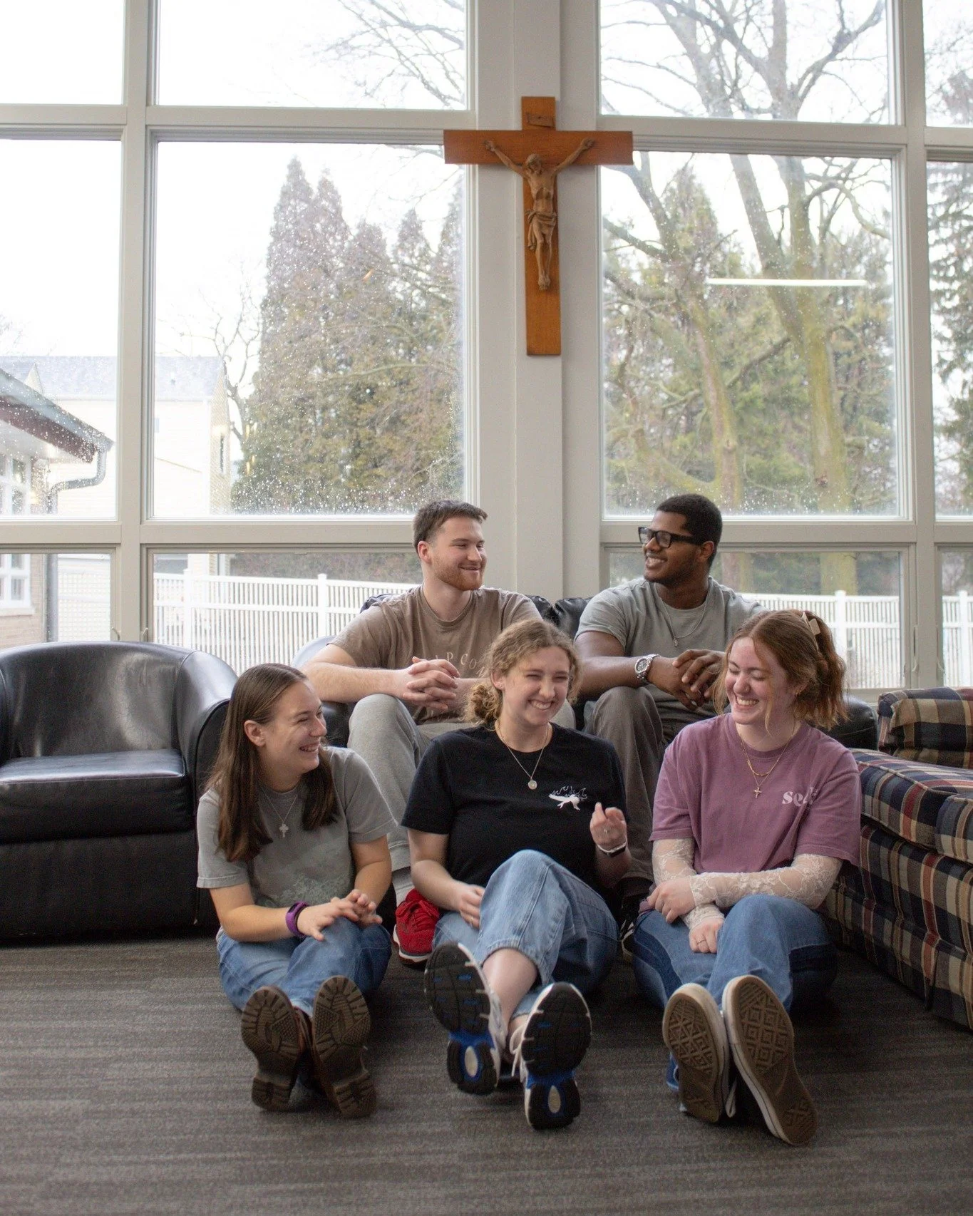 Happy Laetare Sunday! We are invited to rejoice this Sunday and remember the joy that awaits us at Easter! 🩷💜