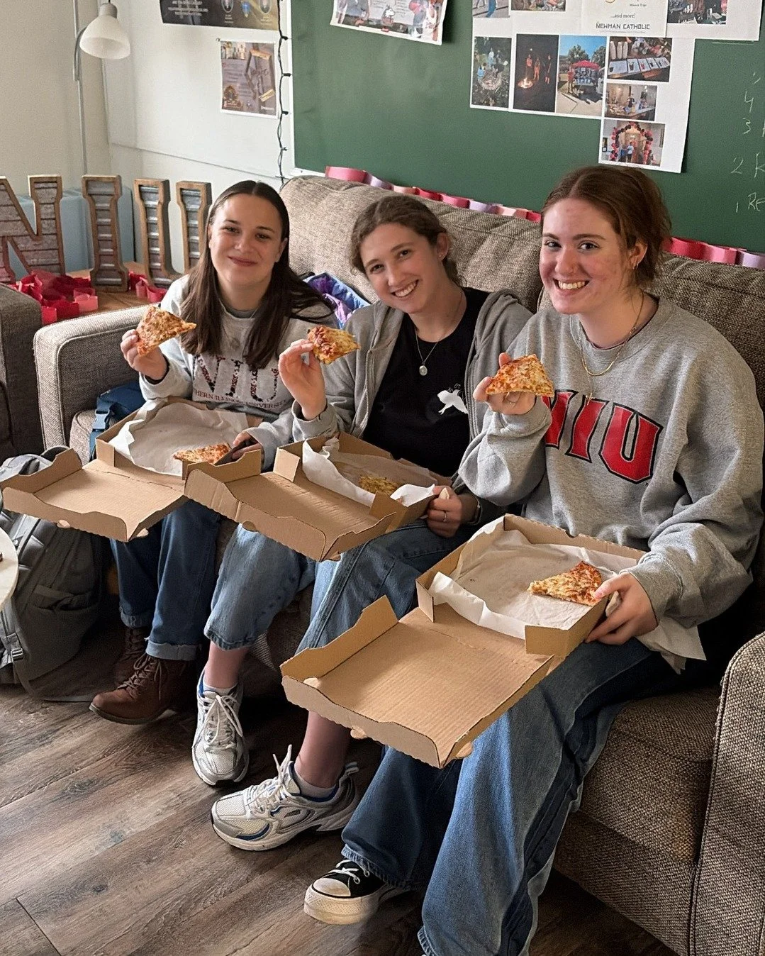 College Students -- Come on over to Newman this Friday night for a Lenten pizza night hosted by the Knights of Columbus! There will also be ping pong available 🏓

Friday, March 20th: 6:00pm-9:00pm
All college students welcome!