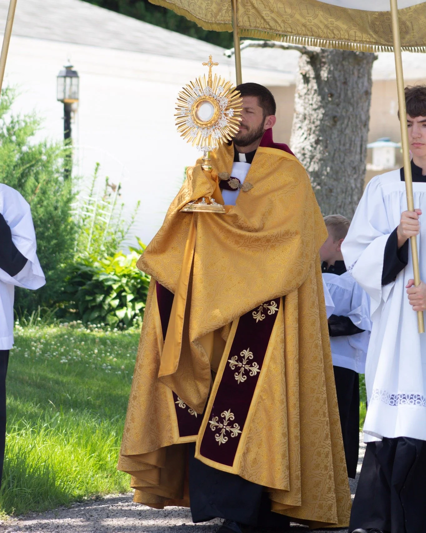 Join us on Sunday, June 7th as we honor Our Lord with a Eucharistic Procession. 

Together we will pray, sing hymns, and process around the block bringing Jesus with us trusting that he extends his mercy onto all. 

Sunday, June 7th. After 10:30am Ma