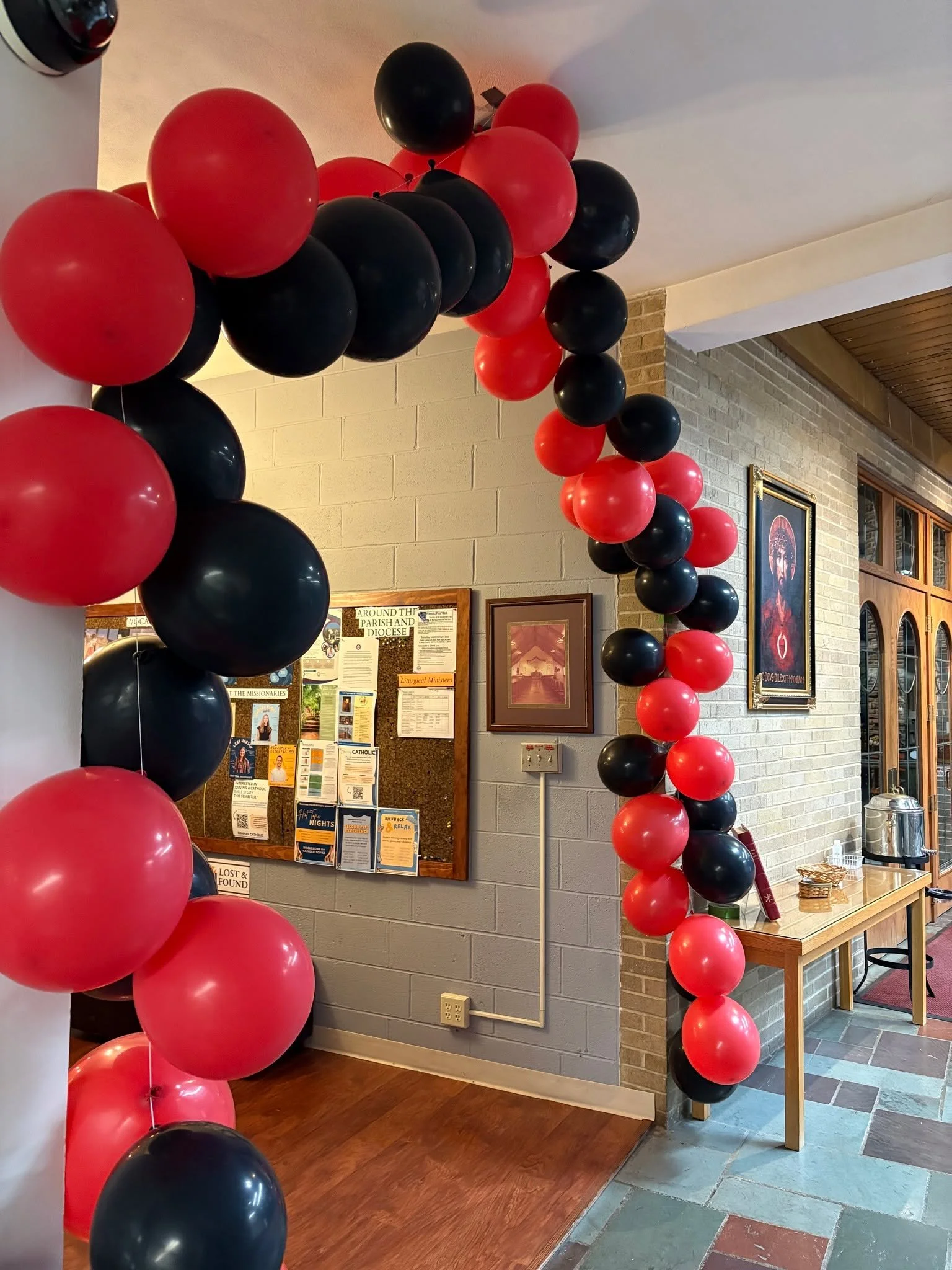 ONE HOUR until the Newman Open House!

College students, come on over to Newman to see what it's all about. We'll have yard games, tours, food, and more!! 

See you at 5:00pm on Wednesday, September 2nd!