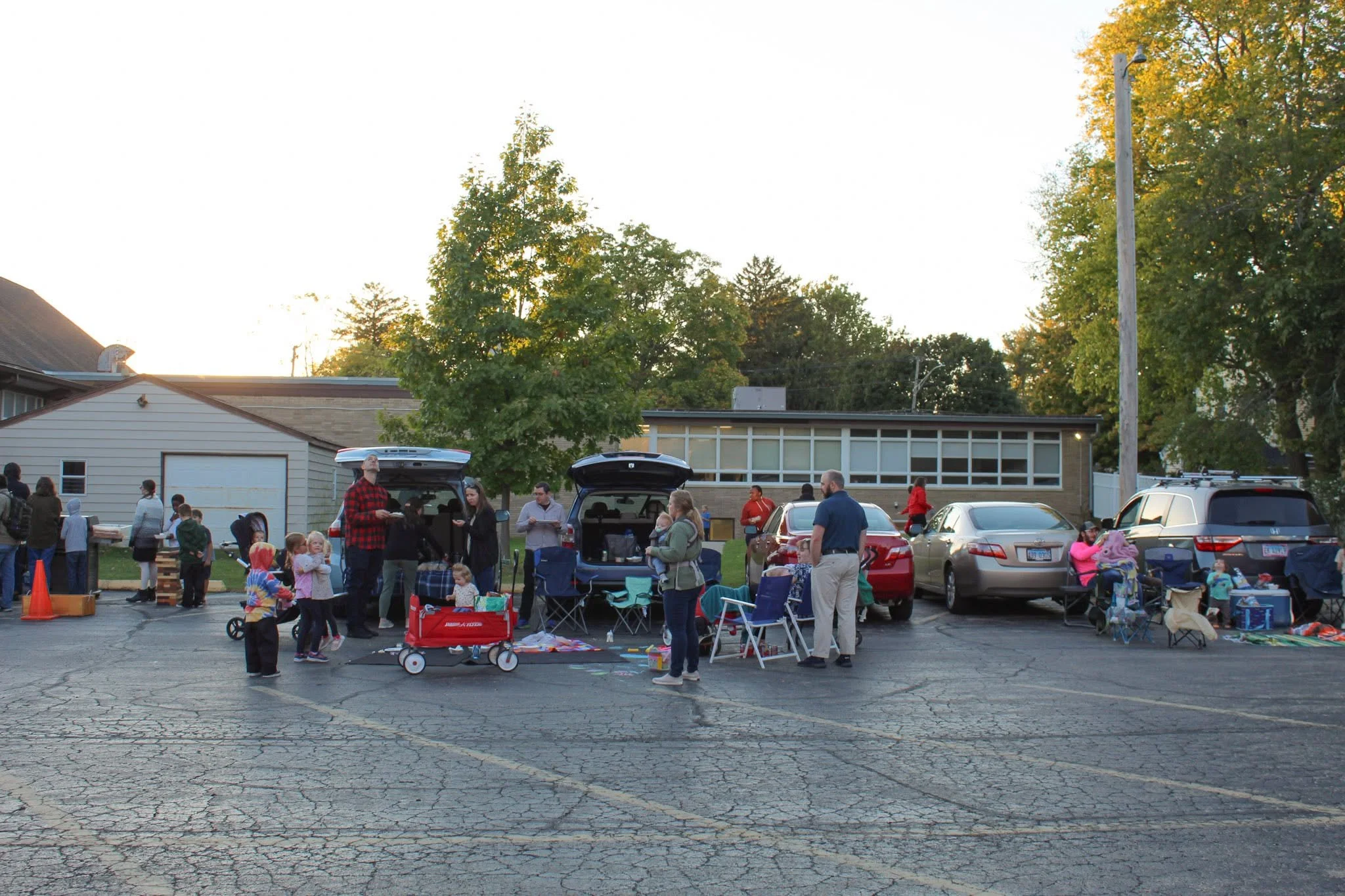 Everything you need to know for NEWMAN FEST tomorrow, October 9th! 

We are so excited to celebrate with you, your friends, and your family! 

Here's what to expect: 
🙏Solemnity Mass in Celebration of St. John Henry Newman at 4:30pm
🥳A joyous tailg
