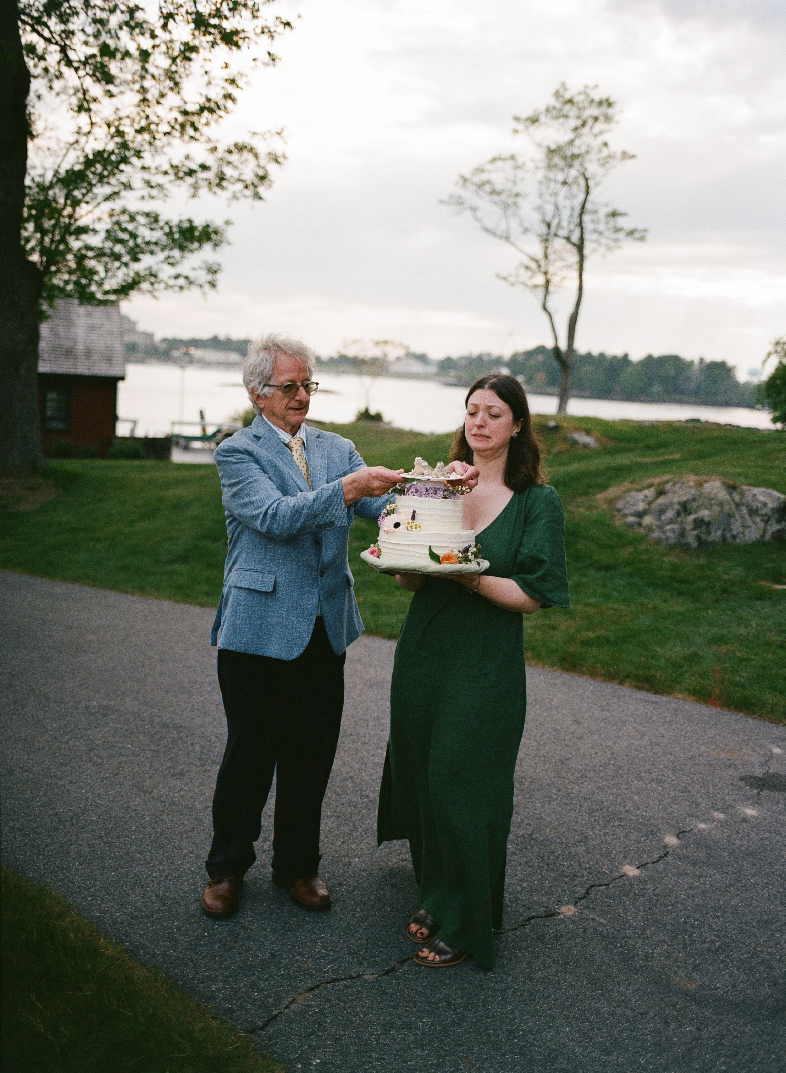 Homemade wedding cake photography