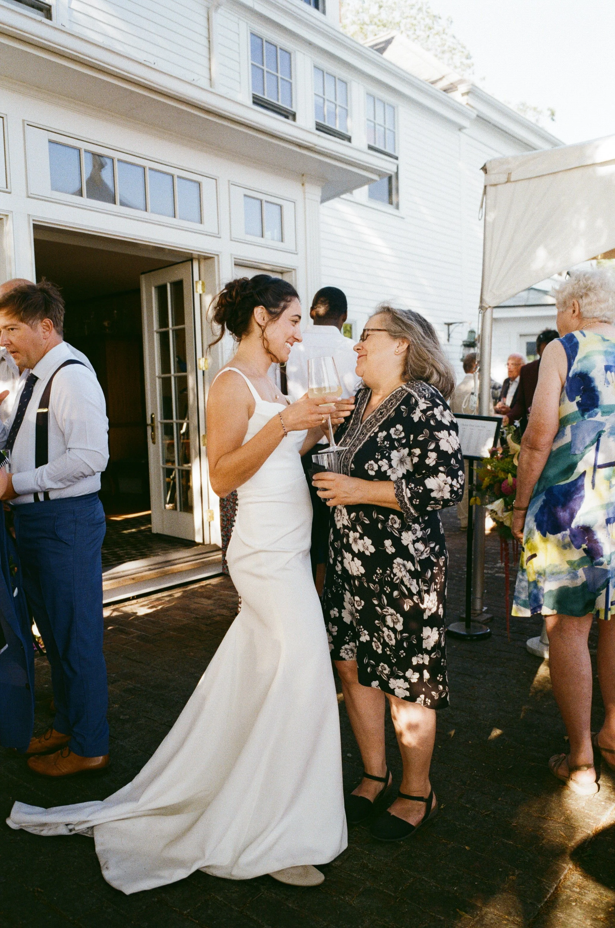 natural wedding candids