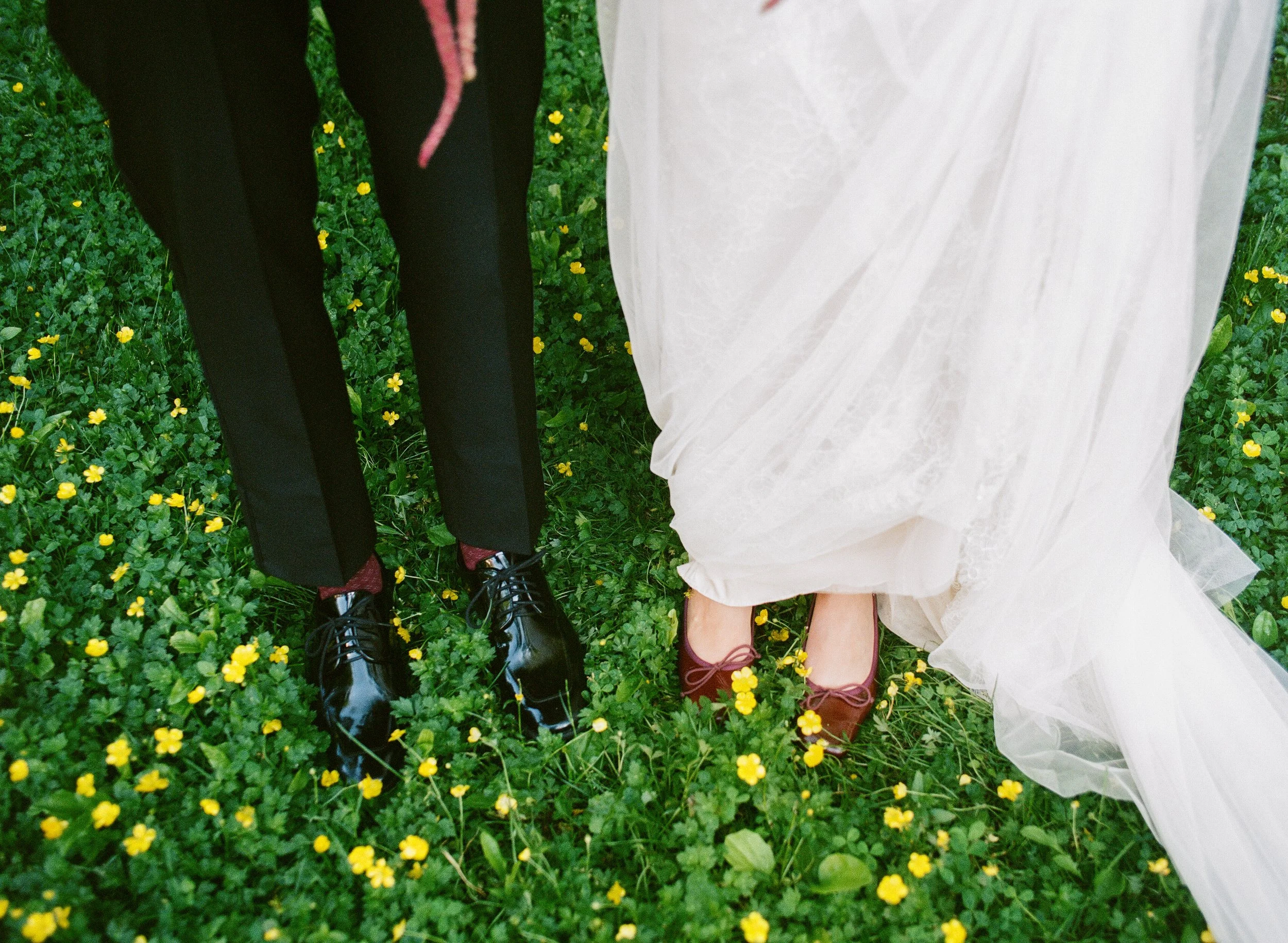 fun film wedding photography for nontraditional couples - backyard intimate wedding in kennebunkport