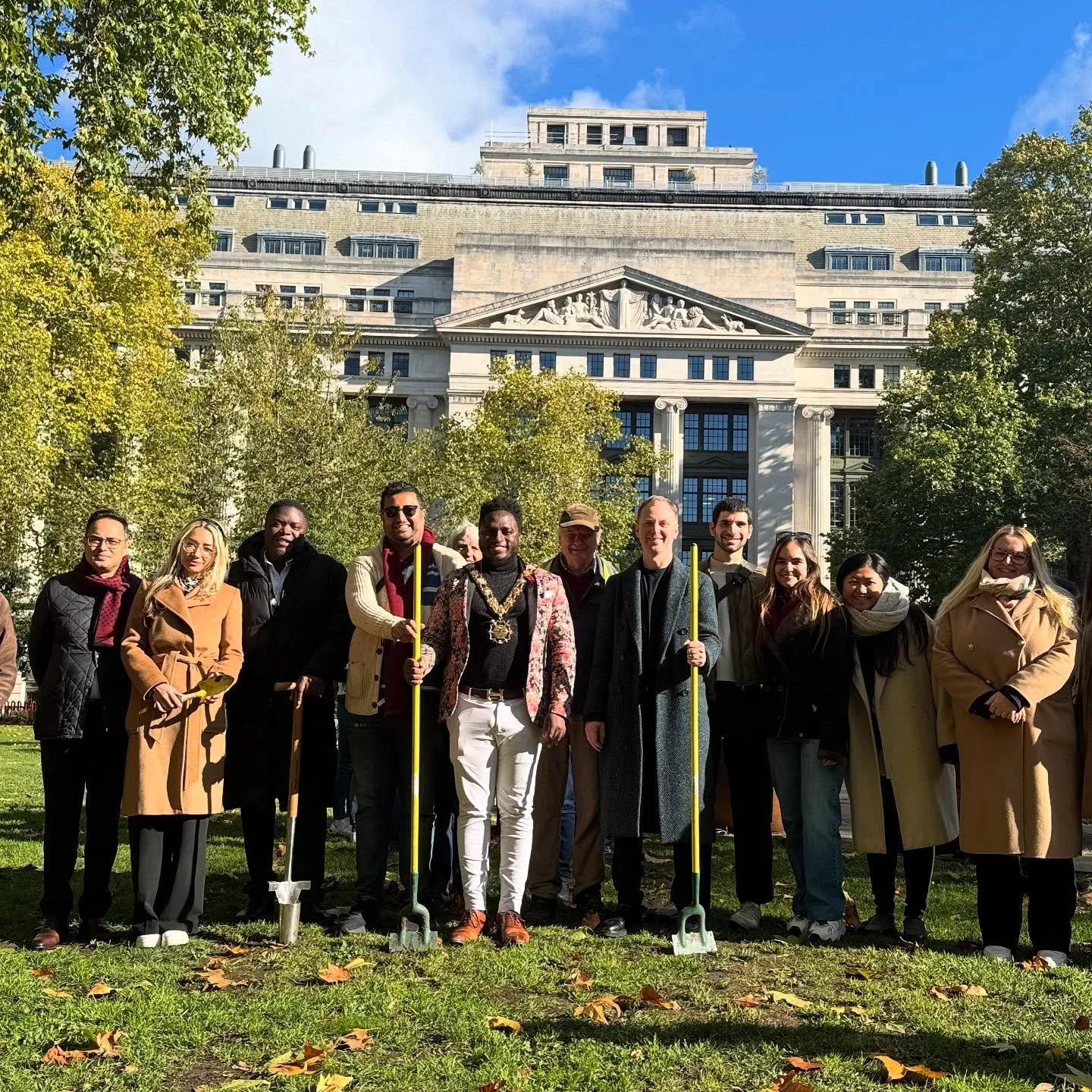 Absolutely wonderful day in Bloomsbury Square! The Mayor of Camden (@eddiehanson88 ) planted the first bulb in our &lsquo;Bloomsbury in Bloom&rsquo; campaign! Thanks to the support of @cdalondon , @thebedfordestates , @imperiallondonhotels and others