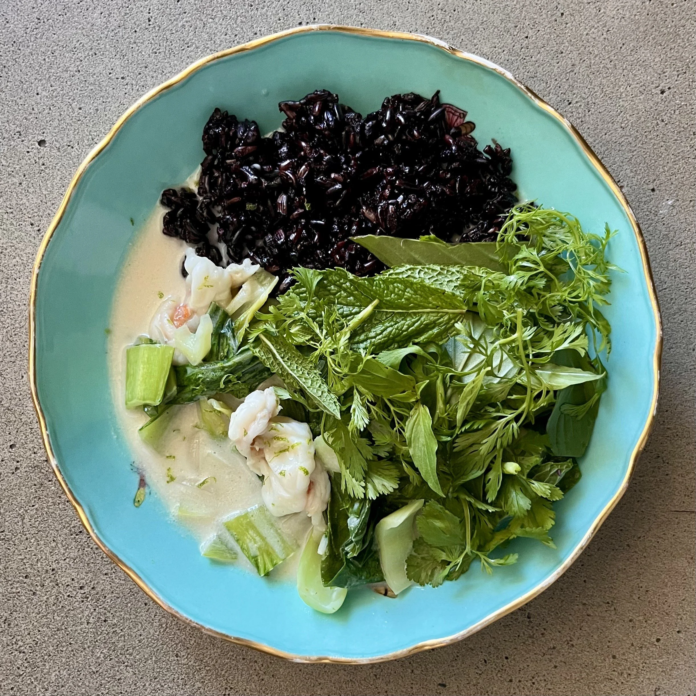 Green Curry with Spot Prawns, Snow Peas &amp; Bok Choy
