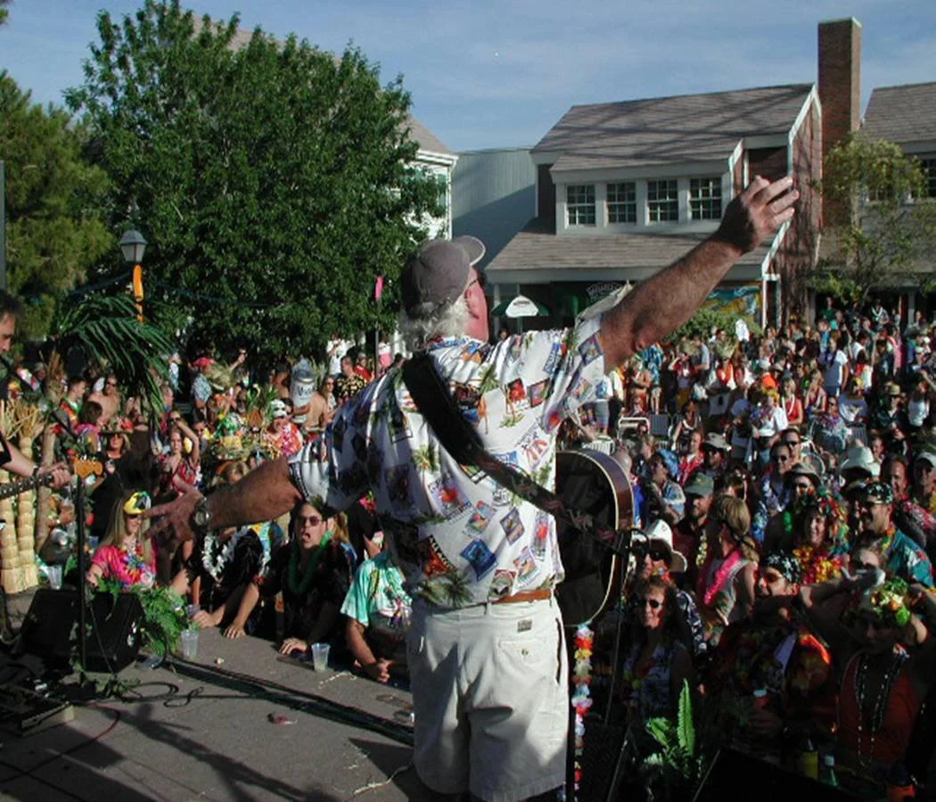 garrat wilkin and crowd.jpg