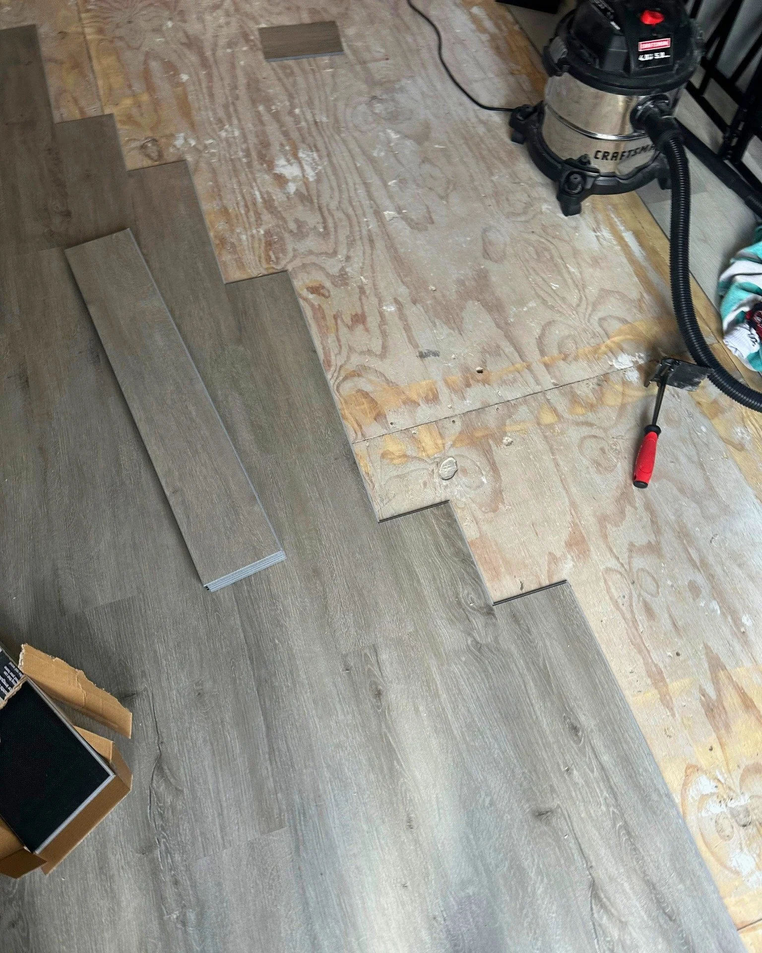 Flooring Install
.
.
.
. #flooring #flooringsolutions #flooringinstaller #flooringinstallation #contractor 
.
.