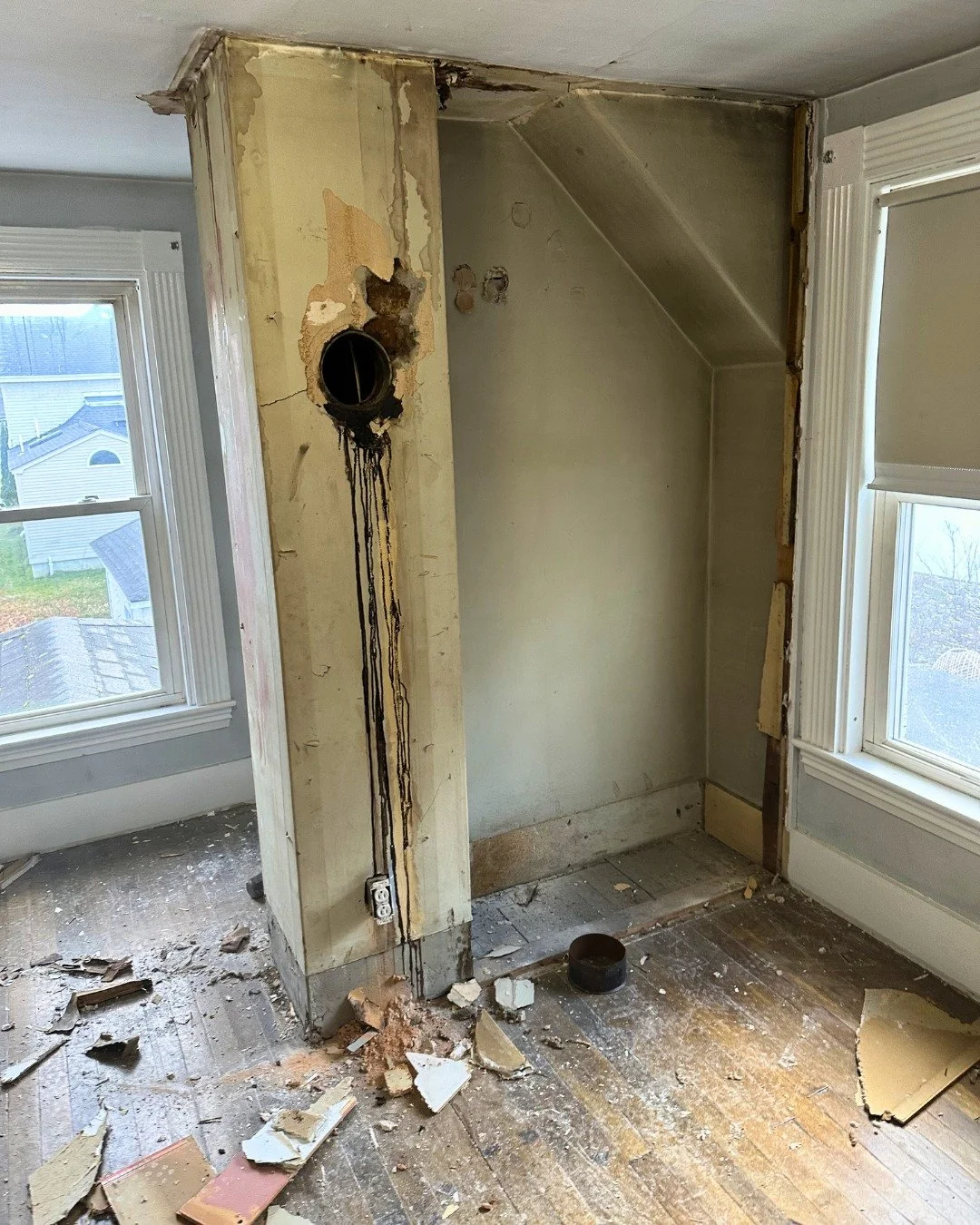 Chimney removal and interior remodel of a bedroom
.
.
.
.
.
.
.
#beforeandafter #interiorremodel #chimneyremoval #mainecontractor #interiorpaint #insulation #transformation
