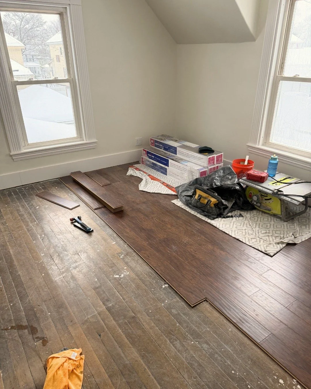 New floor going down.
.
.
.
.
.
.
#flooring #lowes #lowesflooring #maine #mainecontractor
