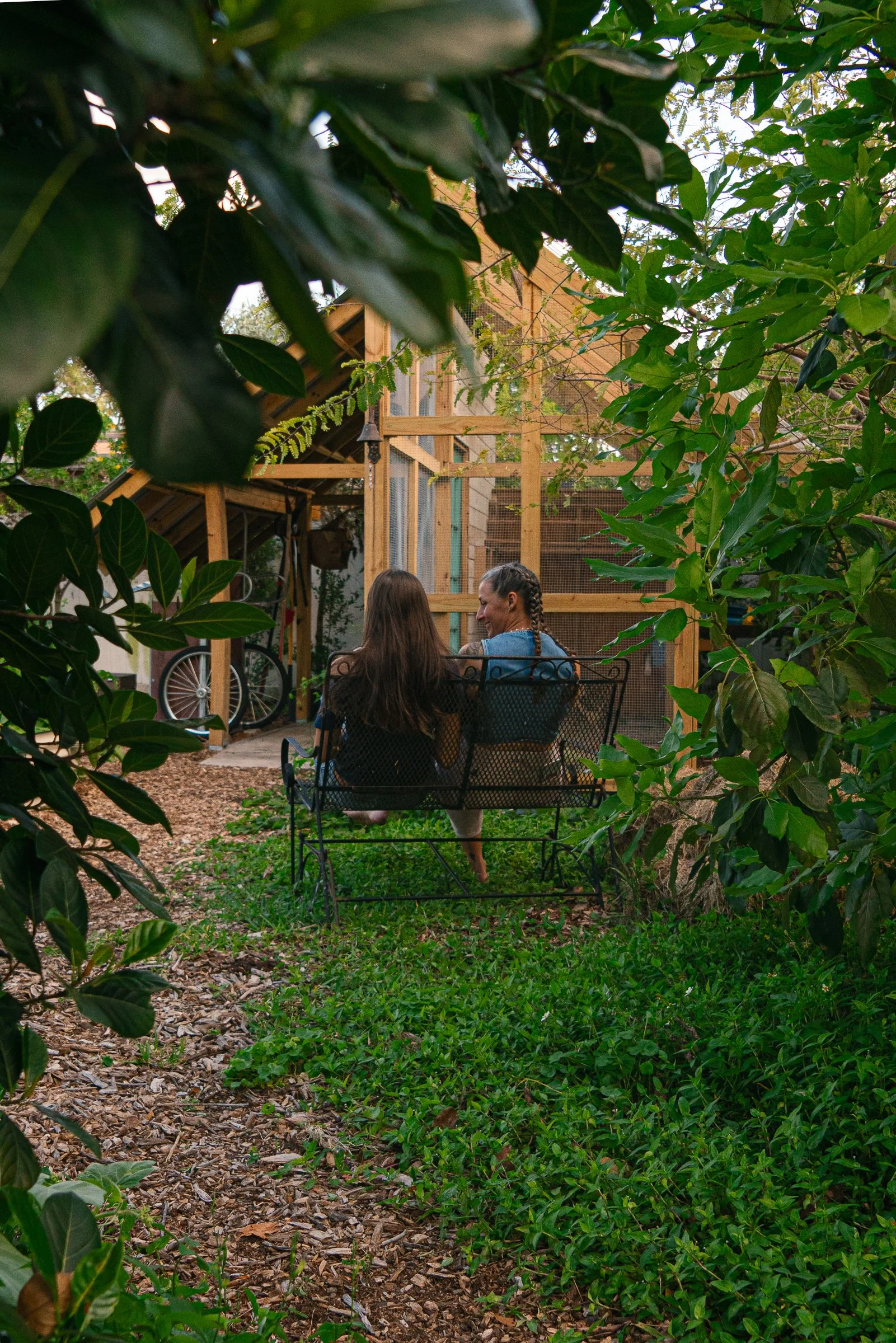 garden-design-kitchen-garden-miami-family-friendly-seating-area-01.jpg
