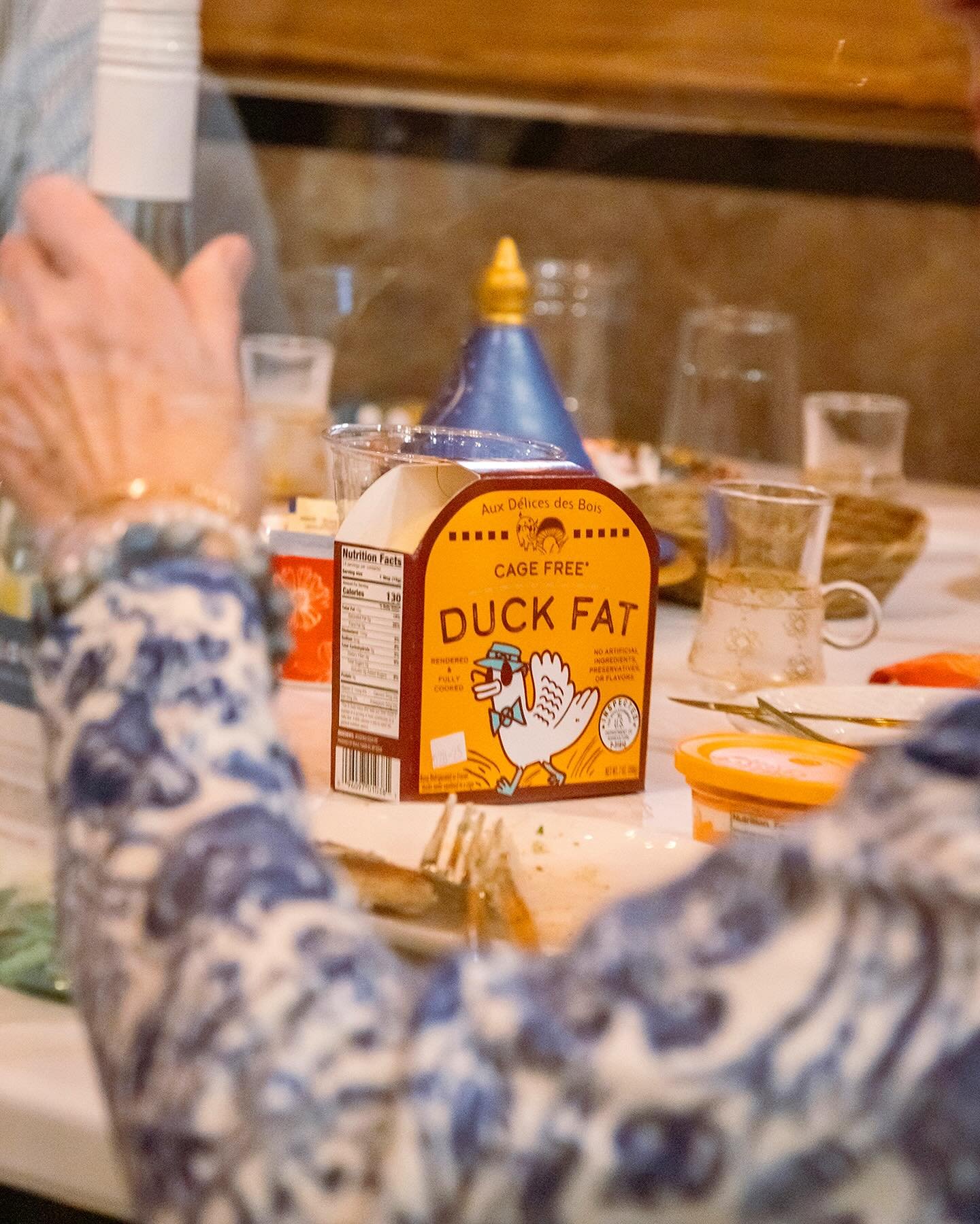Fun + food = forever. Don&rsquo;t let the duck get away &mdash; life&rsquo;s better (and tastier) when you hold your fat close. 🦆💛🍽️ #HoldYourFatClose #FoodIsFun #DuckFatDreams
.
.
.
#auxdelicesdesbois #DuckFat #seedoilfree #fats #tallow #healthyf
