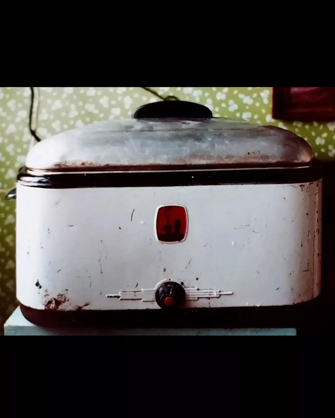 🤔 Do you experience Generational Trauma at the Thanksgiving Table? Here's a challenge for everyone: name and date this dinosaur. It was a fixture at every Thanksgiving holiday for some of us (Clue: check the wallpaper).