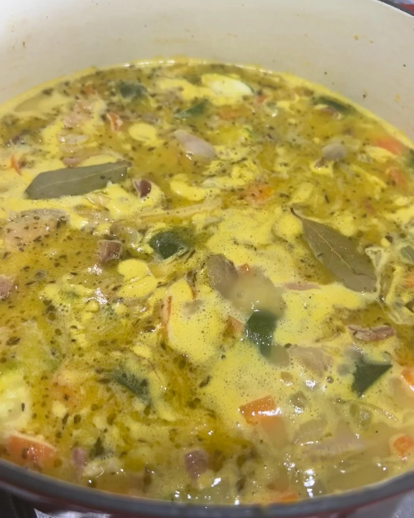 Will this be the soup that will finally cure the sickness in this house?? Gosh I hope so 🥺

Ham and loooooots Veggies - filled up with all the extra goodness of healing herbs, soothing spices and beautiful nourishing broth from @thesourcetoowoomba a