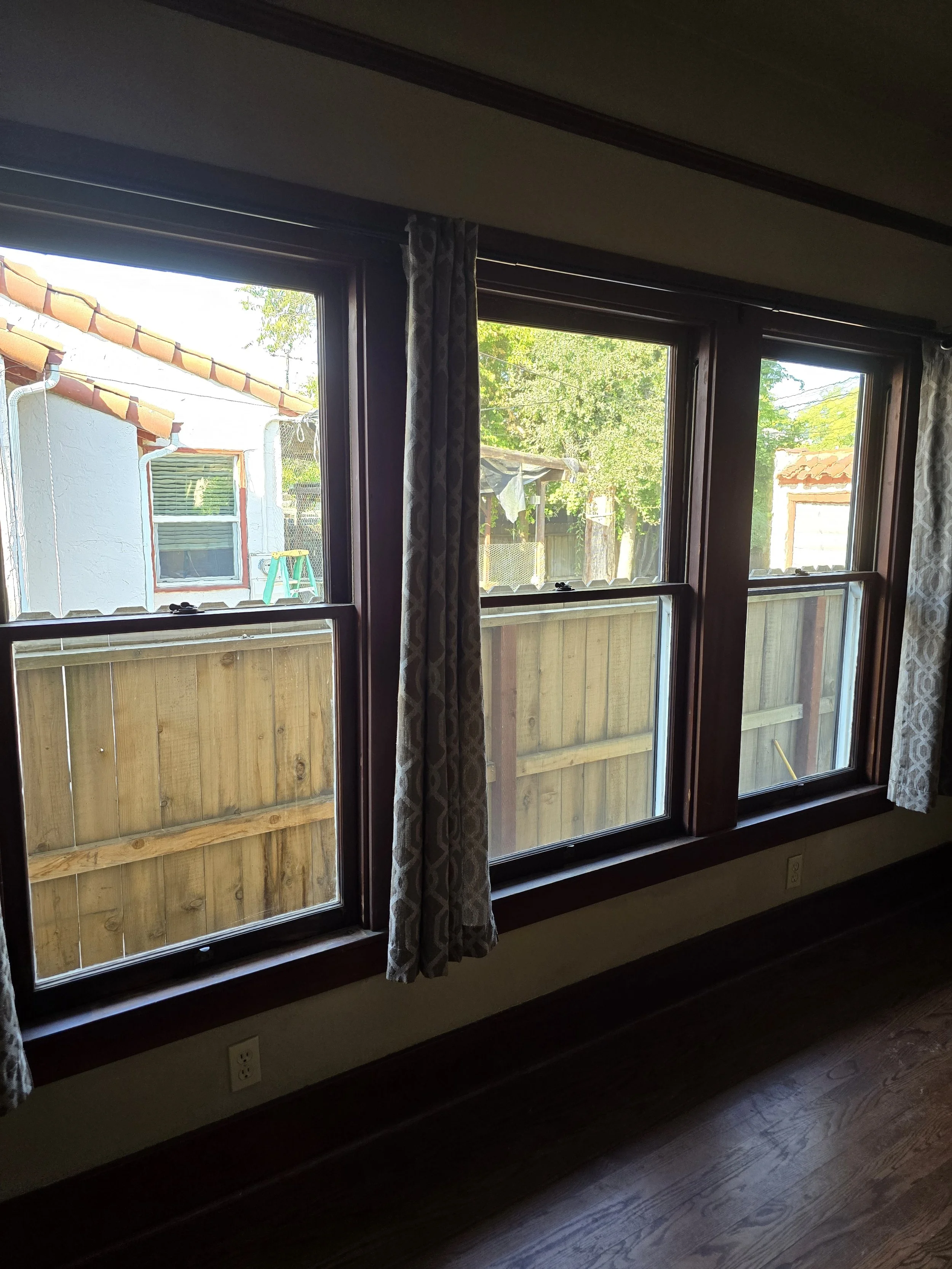 clovis-window-cleaner-squeegee-action.jpg.jpg