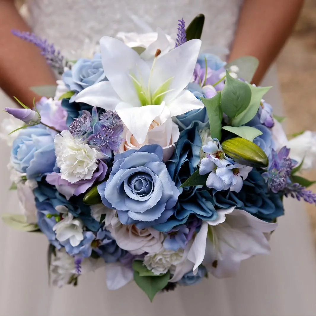 I'm so excited to share these beautiful photos of Sophie &amp; Nigel's wedding day at @egypt_mill!💍✨💐 

The couple chose a stunning combination of blooms in soft lilac, blues and cream. The perfect colour palette for a spring or summer wedding! 🌸 