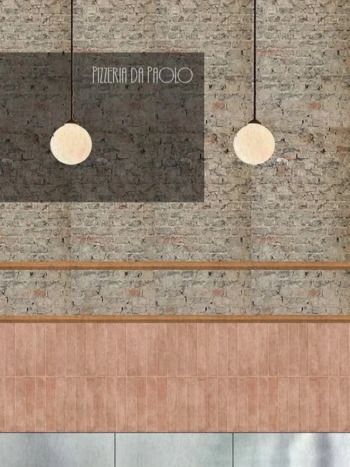 Innenansicht einer Pizzeria namens "Pizzeria Da Paolo" mit zwei hängenden runden Lampen vor einer Backsteinwand.