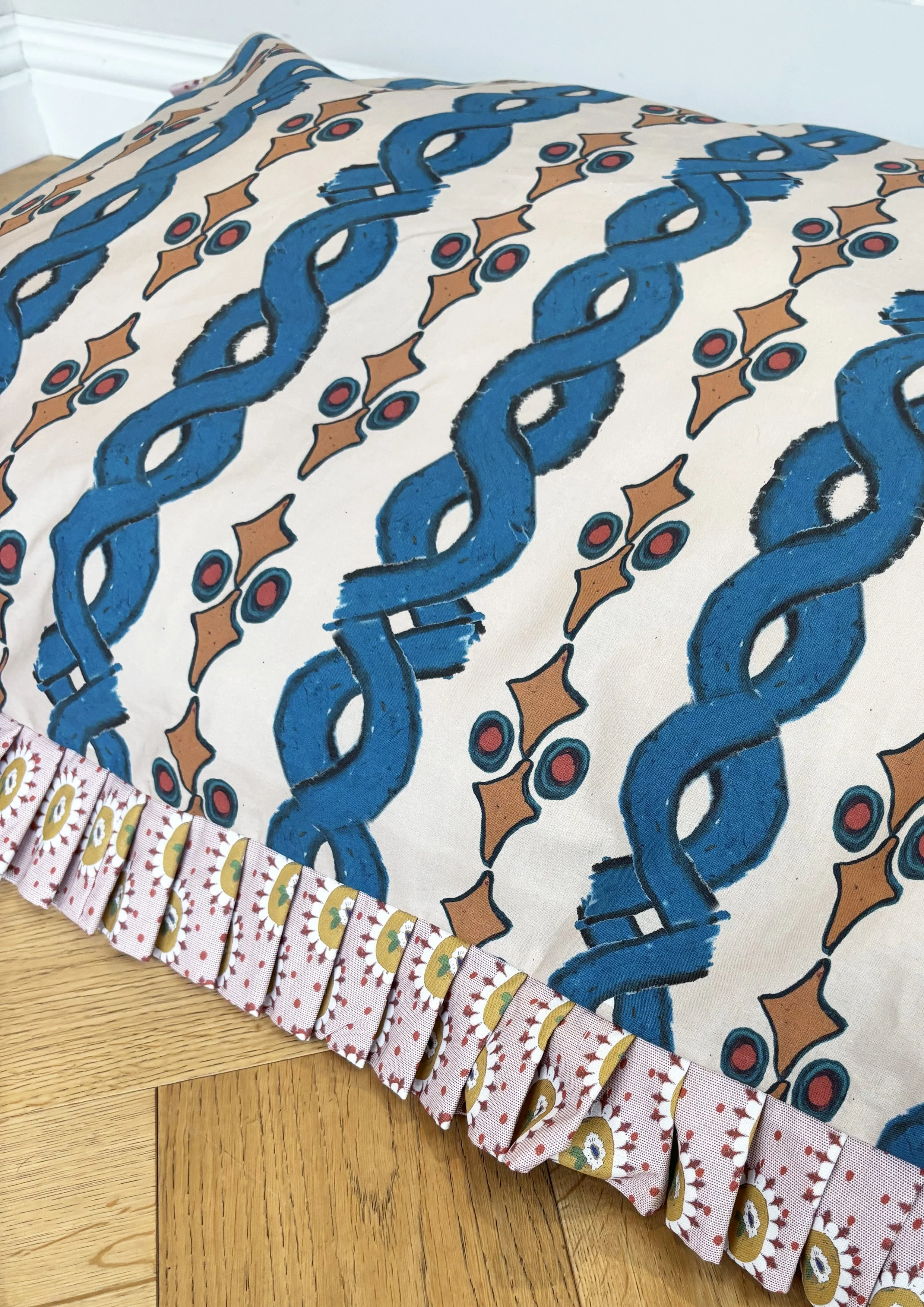 pipo stripe dog bed 2.jpg