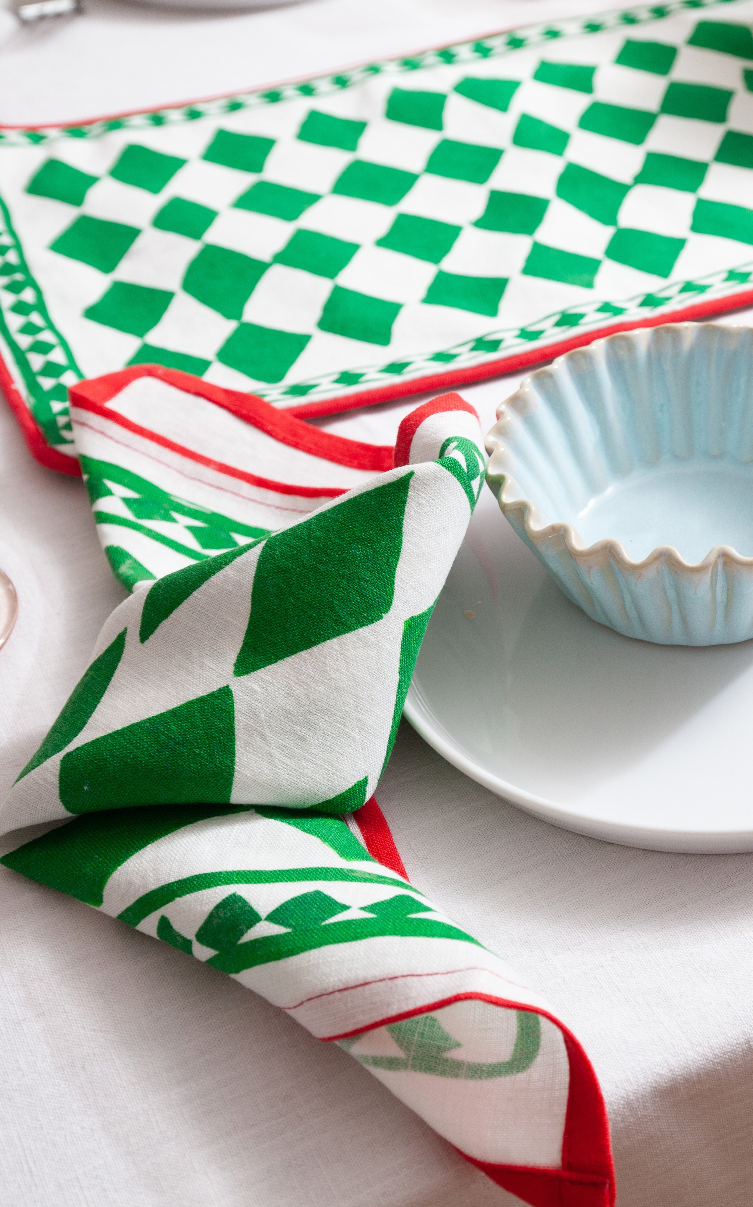 GREEN DIAMOND NAPKIN LIFESTYLE SHOT3.jpg