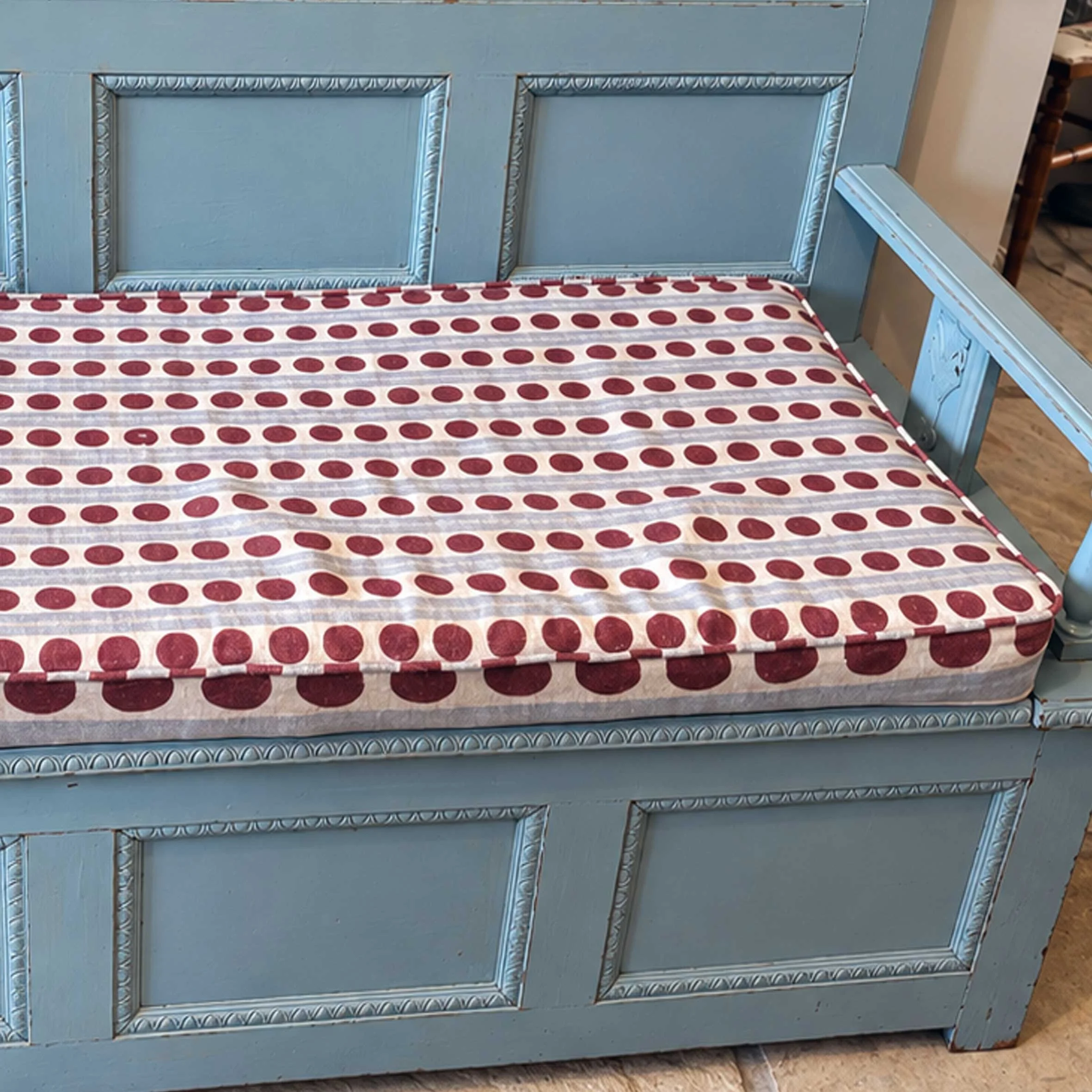 charleston-spot-stripe-bench-pad-.jpg