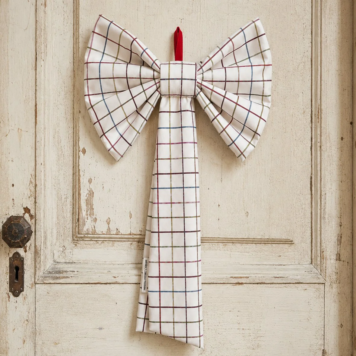 HORSE RUG bow on door.jpg