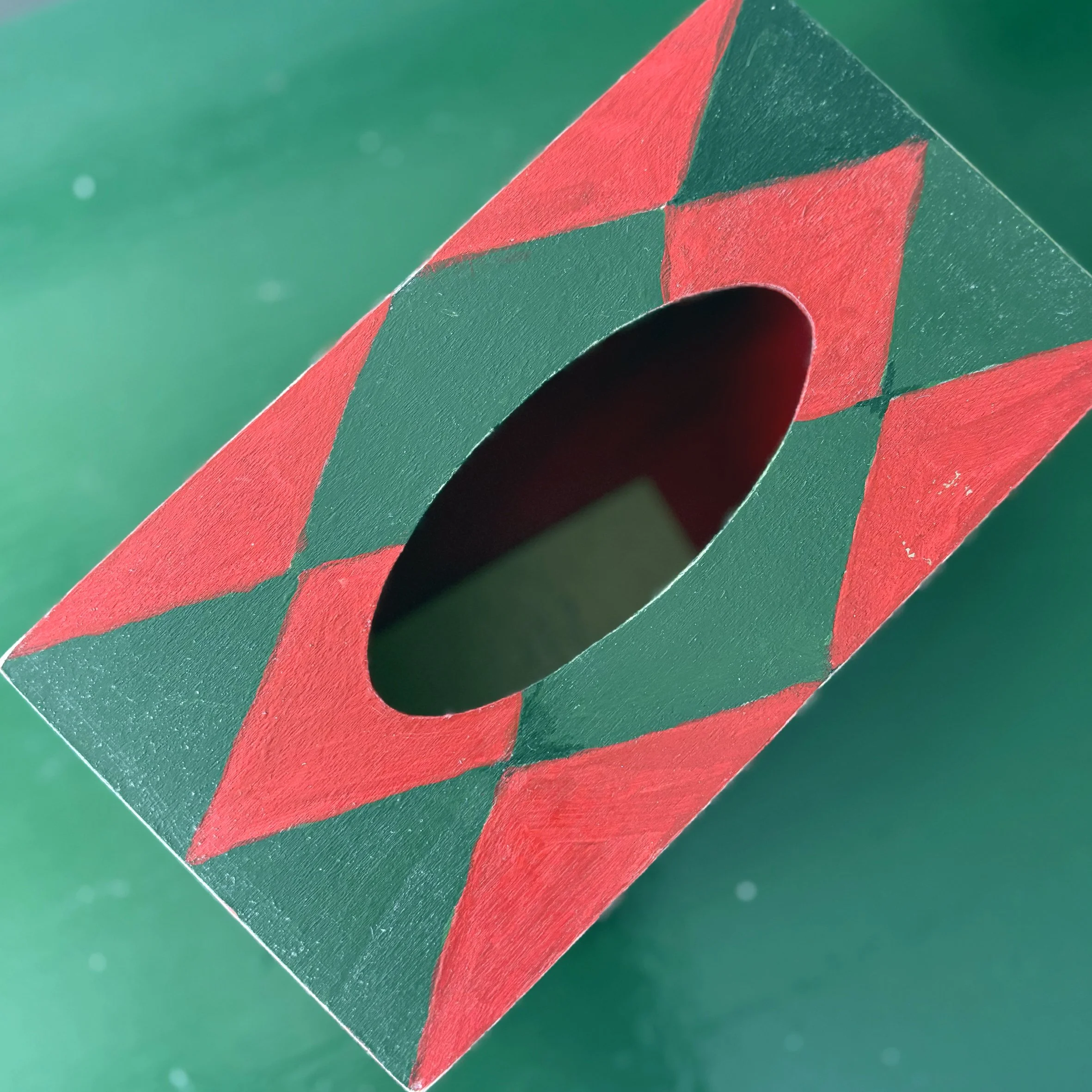 red and green diamond tissue box4 .jpg