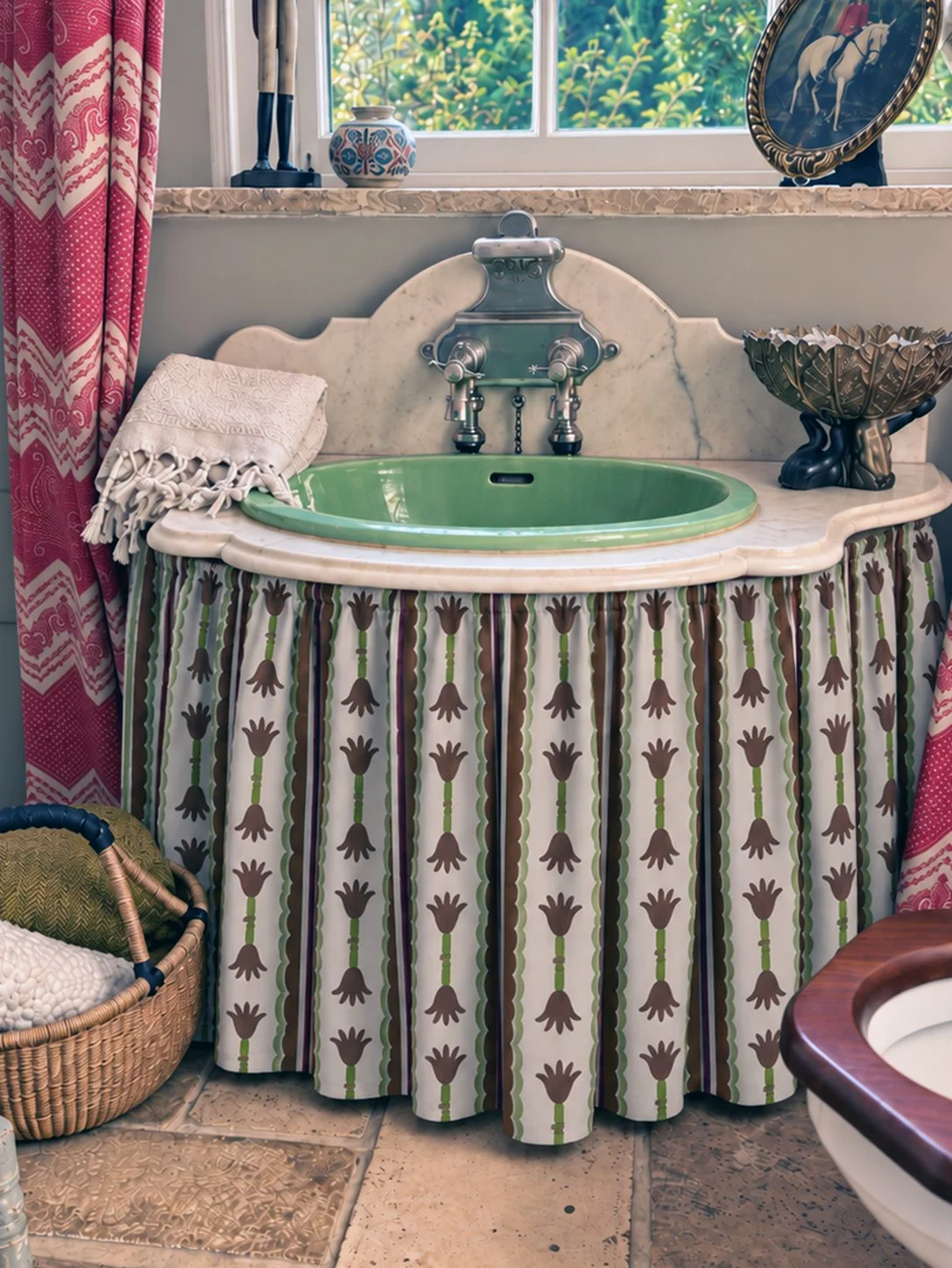 mums loo witth curtain under basin.jpg