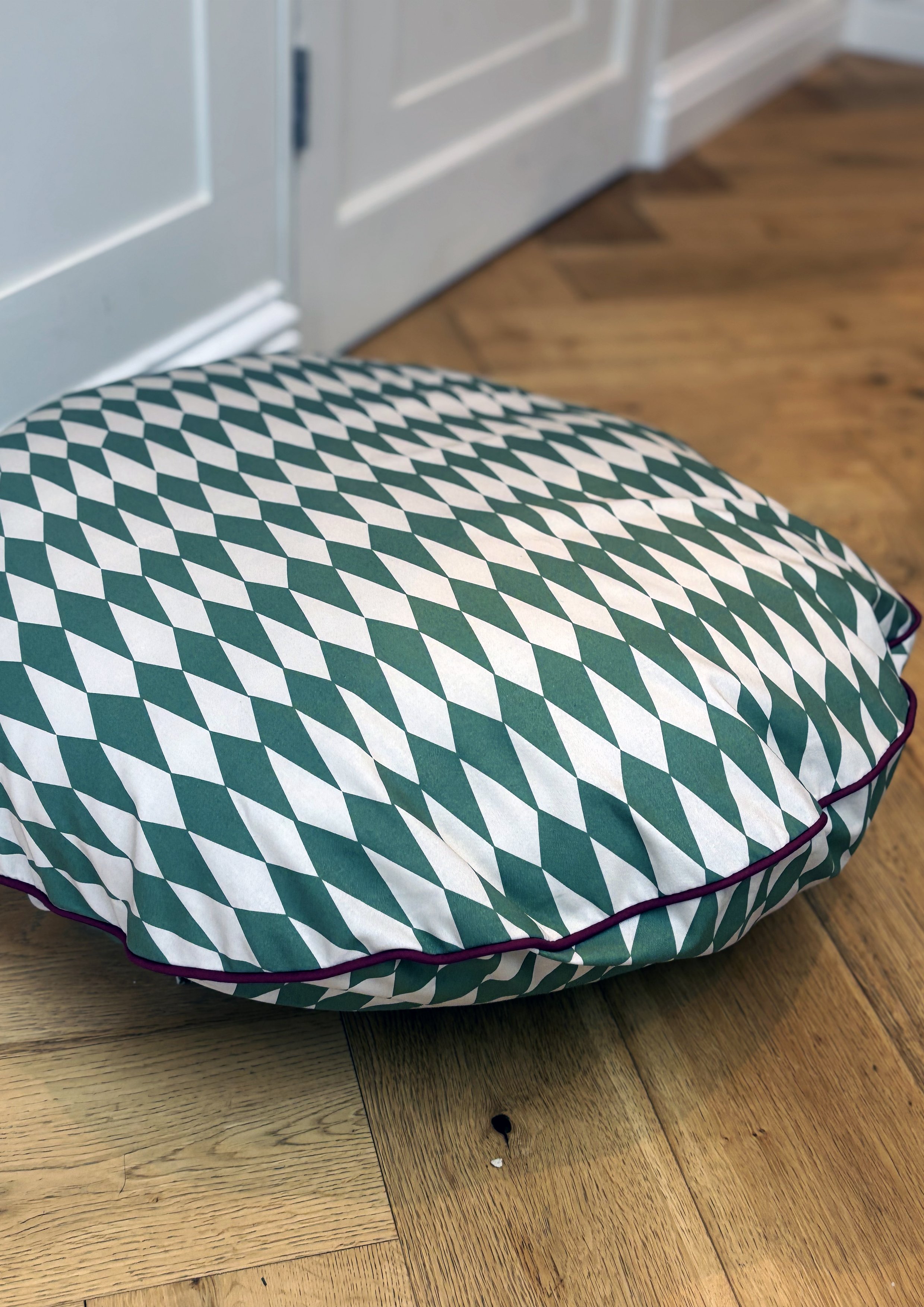 GREEN DIAMOND DOG BED 1.jpg