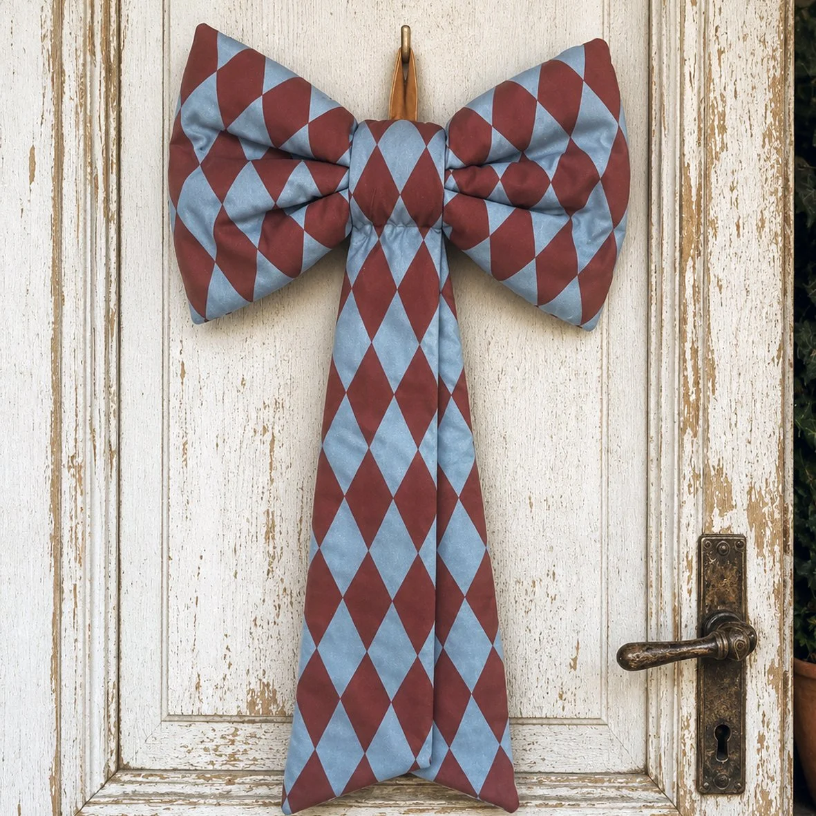 blue jockey bow on door.jpg