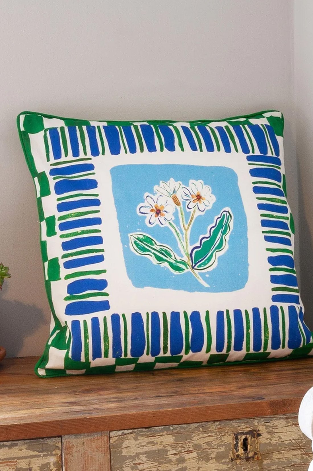 DAISY FLOWER CUSHION COVER.jpg