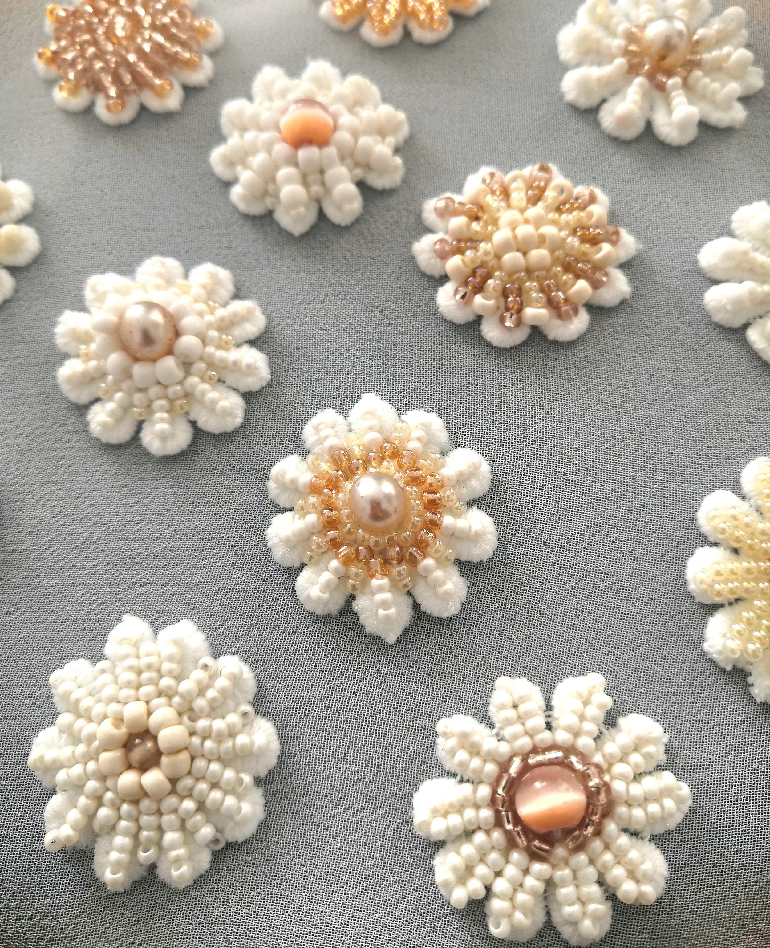 broderie-perle-fleurs-brodé.jpeg.jpg