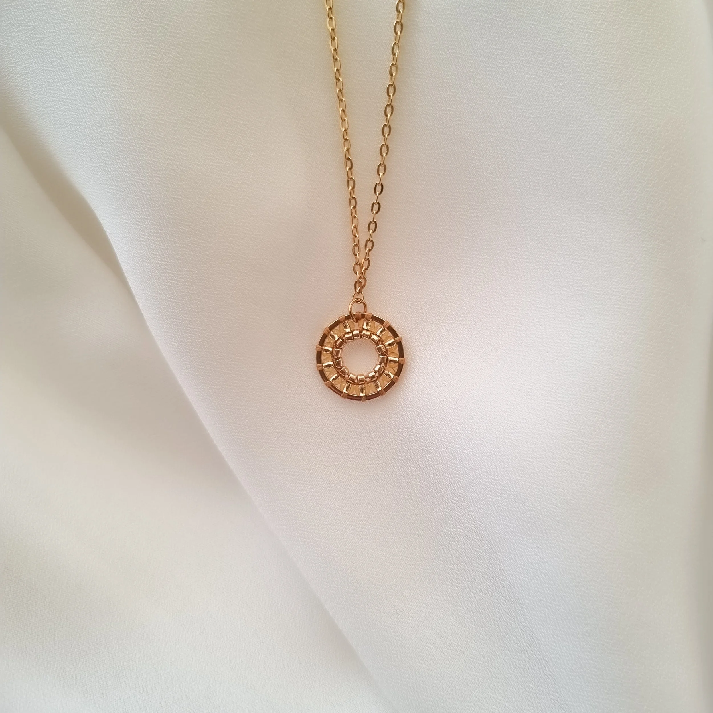 Collier-bijou-perle-doré-origine cercle.jpeg.jpg