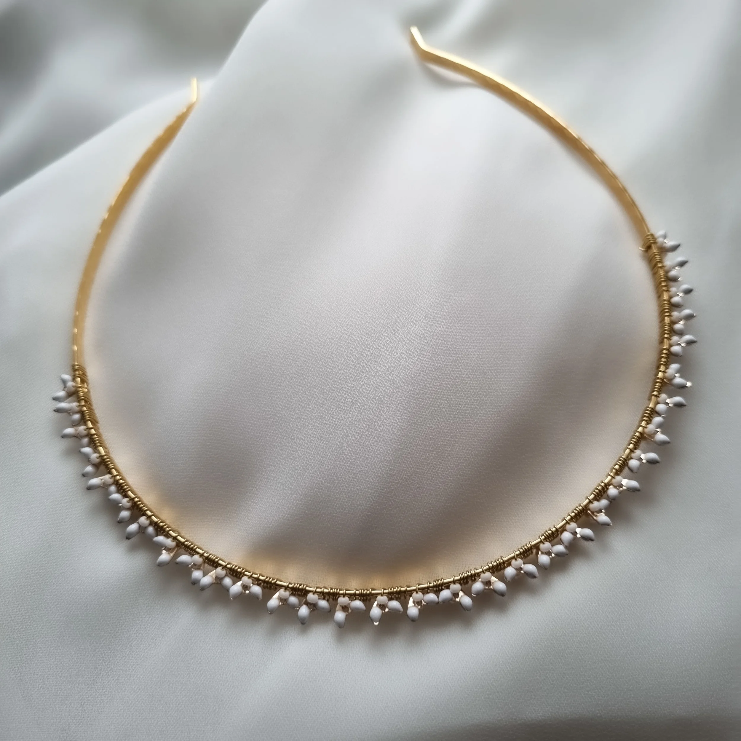 bijou-serretête-perle-mariage-doré blanc.jpeg.jpg