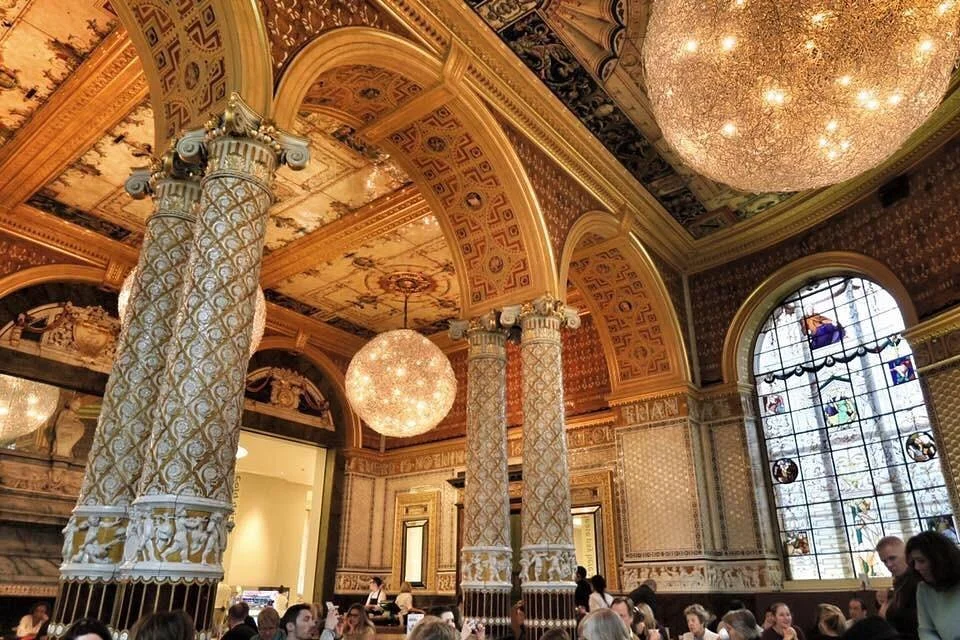 Free V&A museum cafe in London