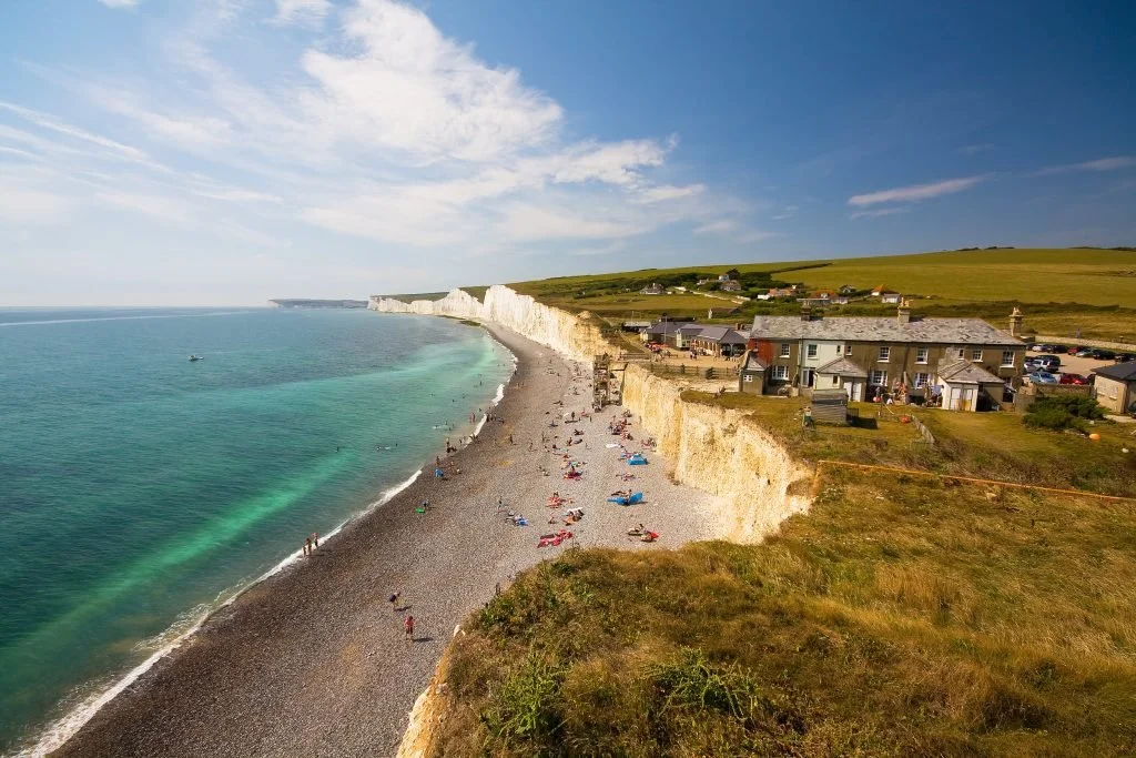 Turquoise waters and grassy white cliffs in Birling Gap UK