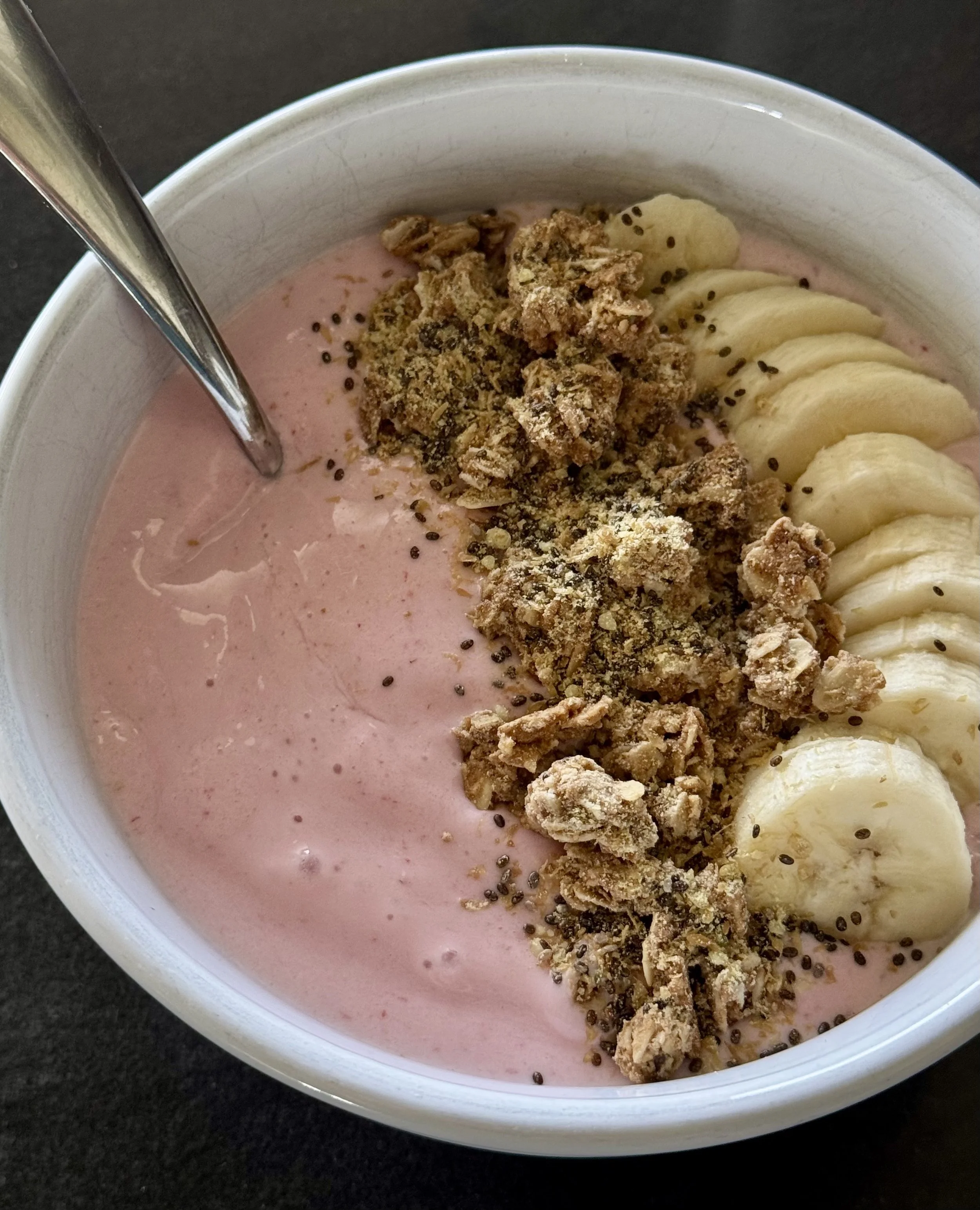 Creamy Strawberry Smoothie Bowl