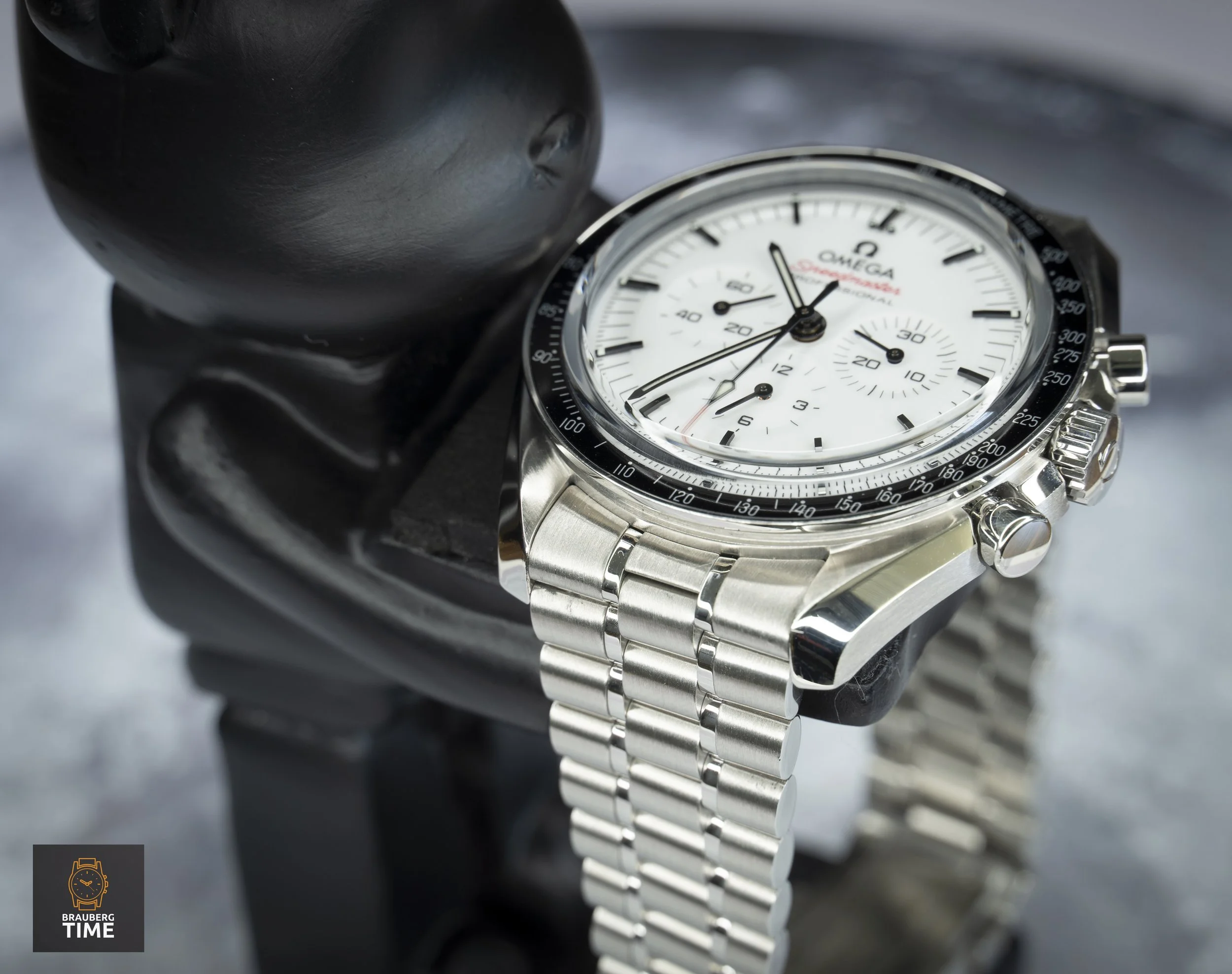 Omega Speedmaster Moonwatch White 2025-099.jpg