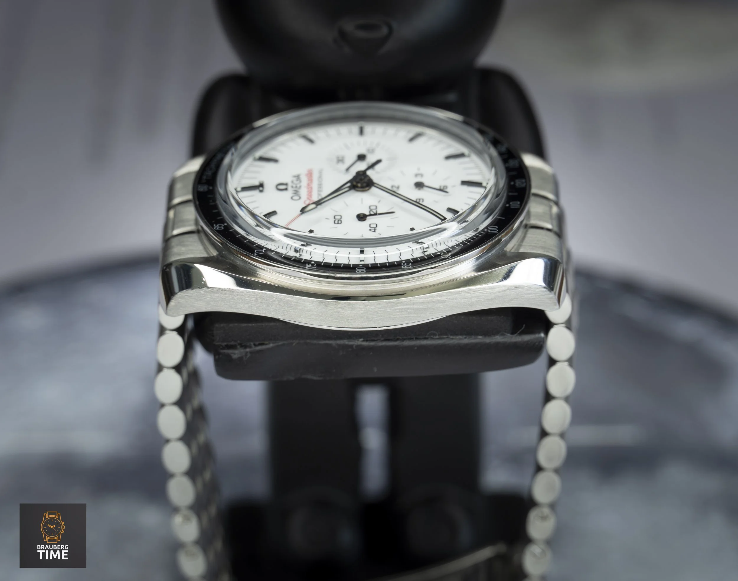 Omega Speedmaster Moonwatch White 2025-101.jpg