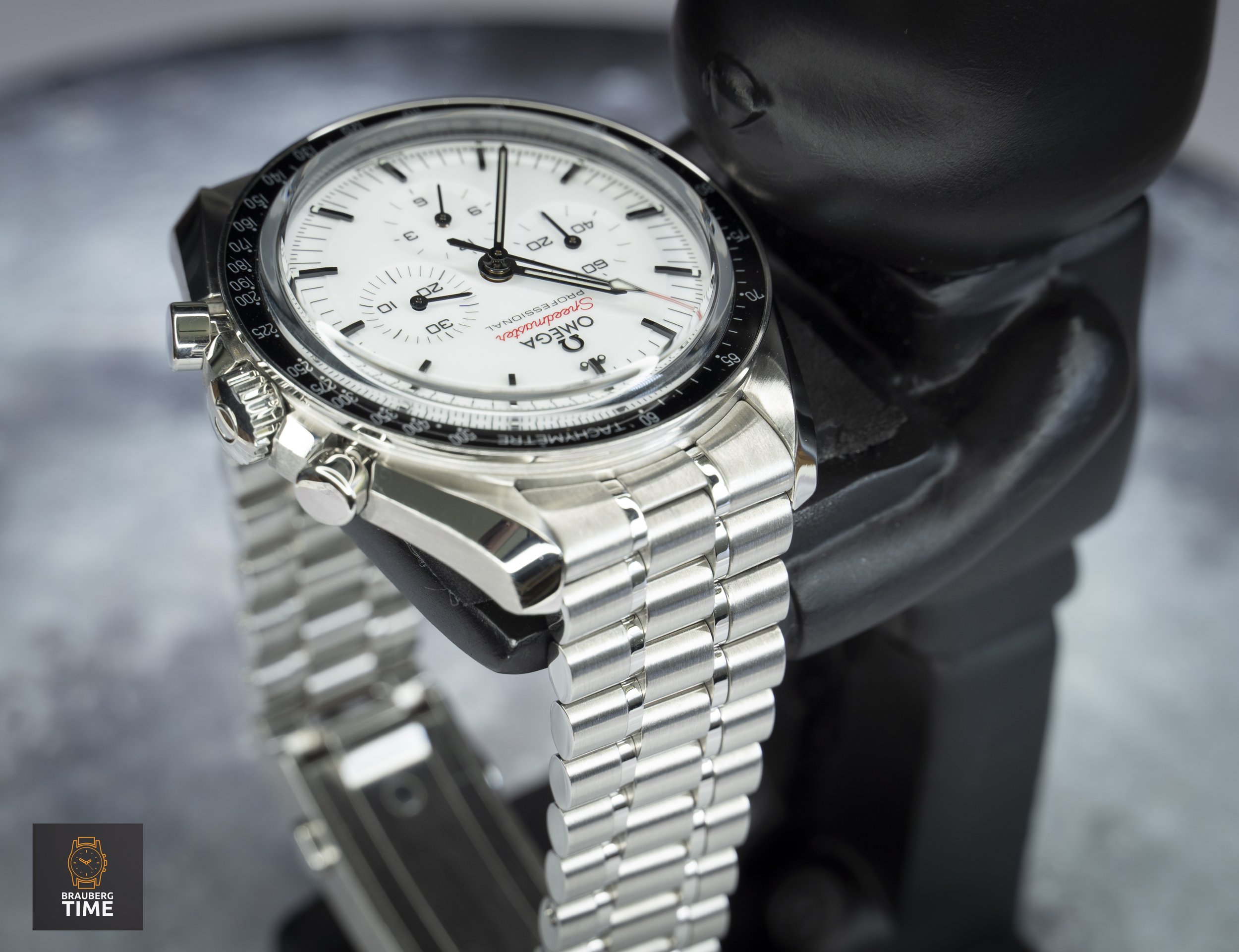 Omega Speedmaster Moonwatch White 2025-100.jpg