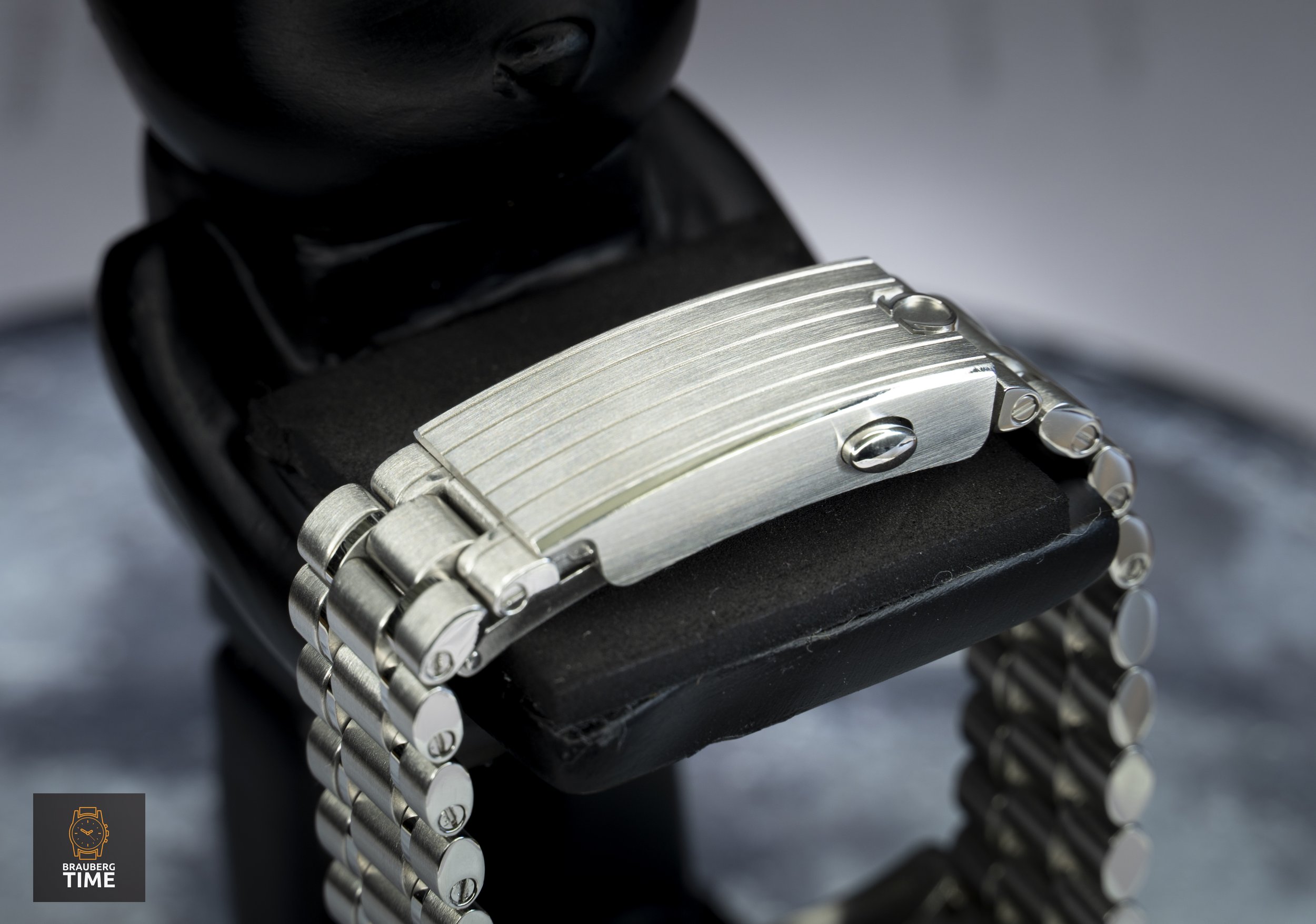 Omega Speedmaster Moonwatch White 2025-104.jpg