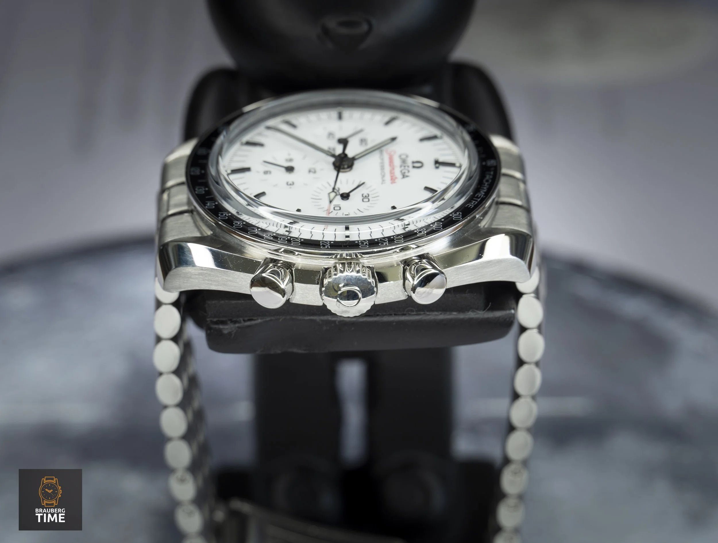 Omega Speedmaster Moonwatch White 2025-102.jpg