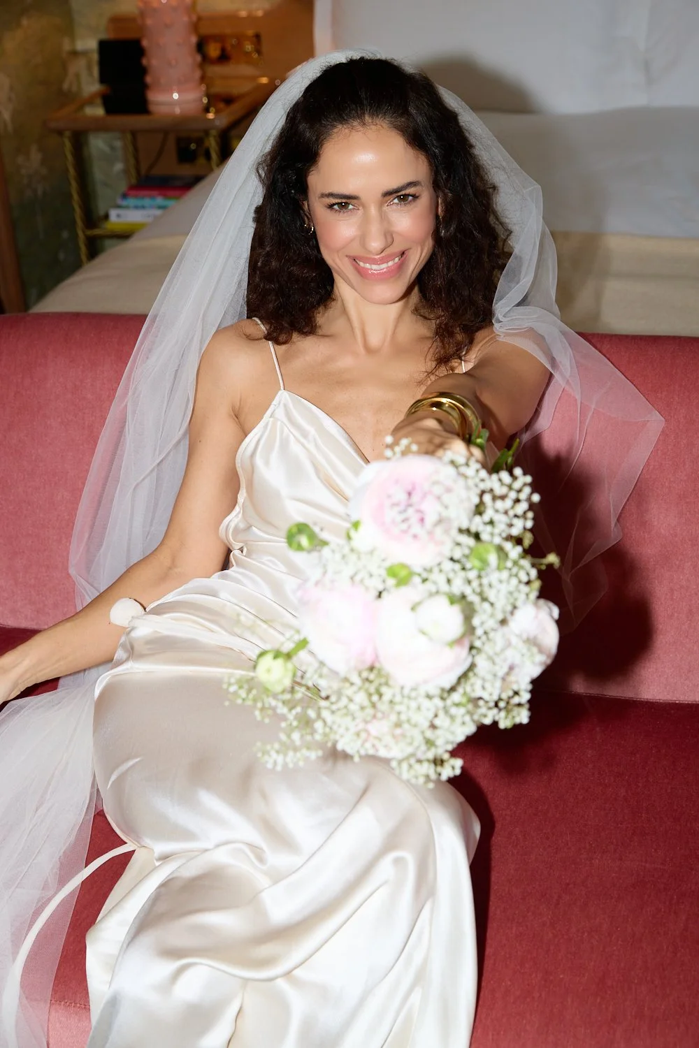 How to Wear Your Mother’s Wedding Dress in the UK (and Make It Truly Yours)