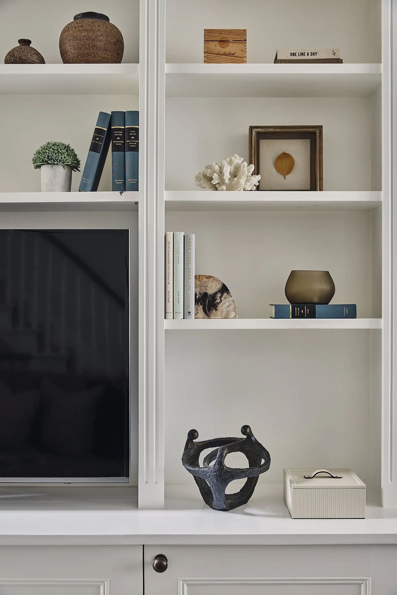 lores-Accessory-styling-Joanne-Quinn-Interiors.jpg